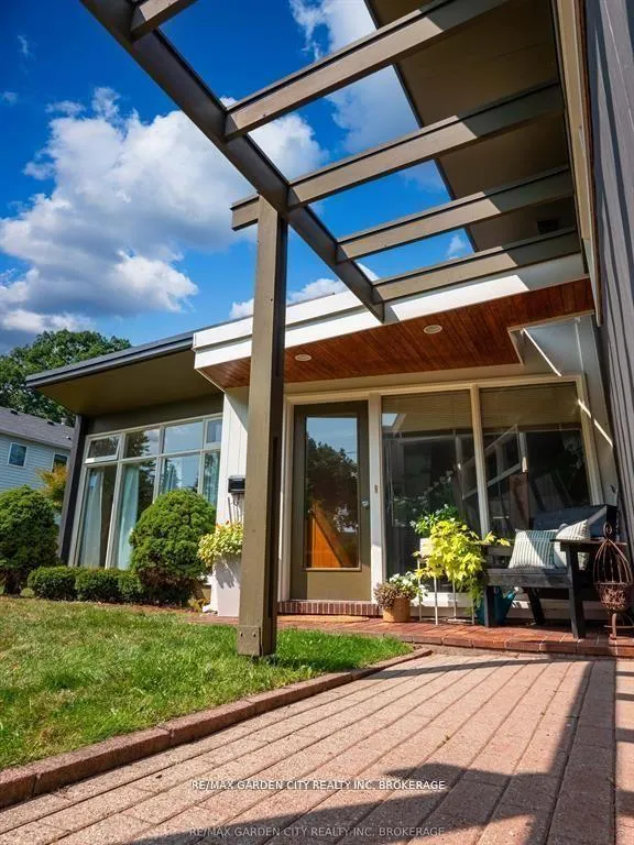 Photo 11 of 46 Henley Drive, St. Catharines, Martindale Pond — HOMEH