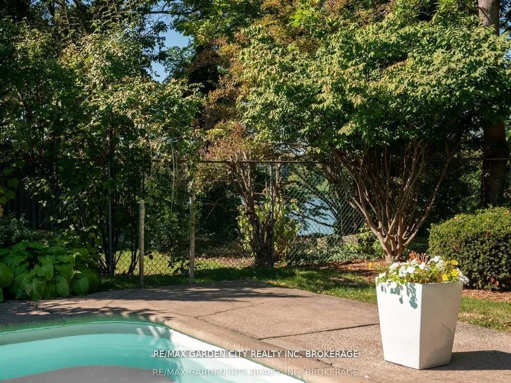 Photo 48 of 46 Henley Drive, St. Catharines, Martindale Pond — HOMEH