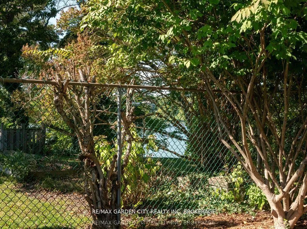 Photo 49 of 46 Henley Drive, St. Catharines, Martindale Pond — HOMEH