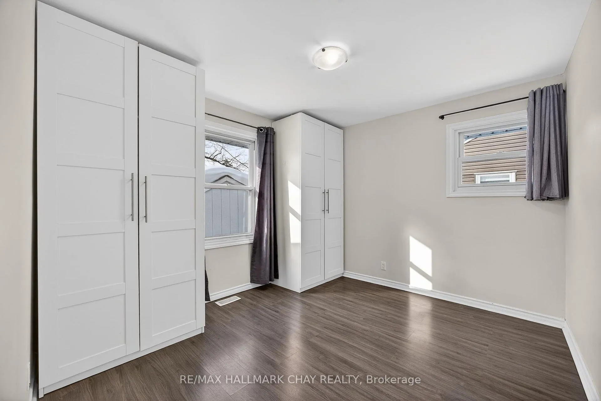 Photo 7 of 8 Newton Street, Barrie, Wellington — HOMEH