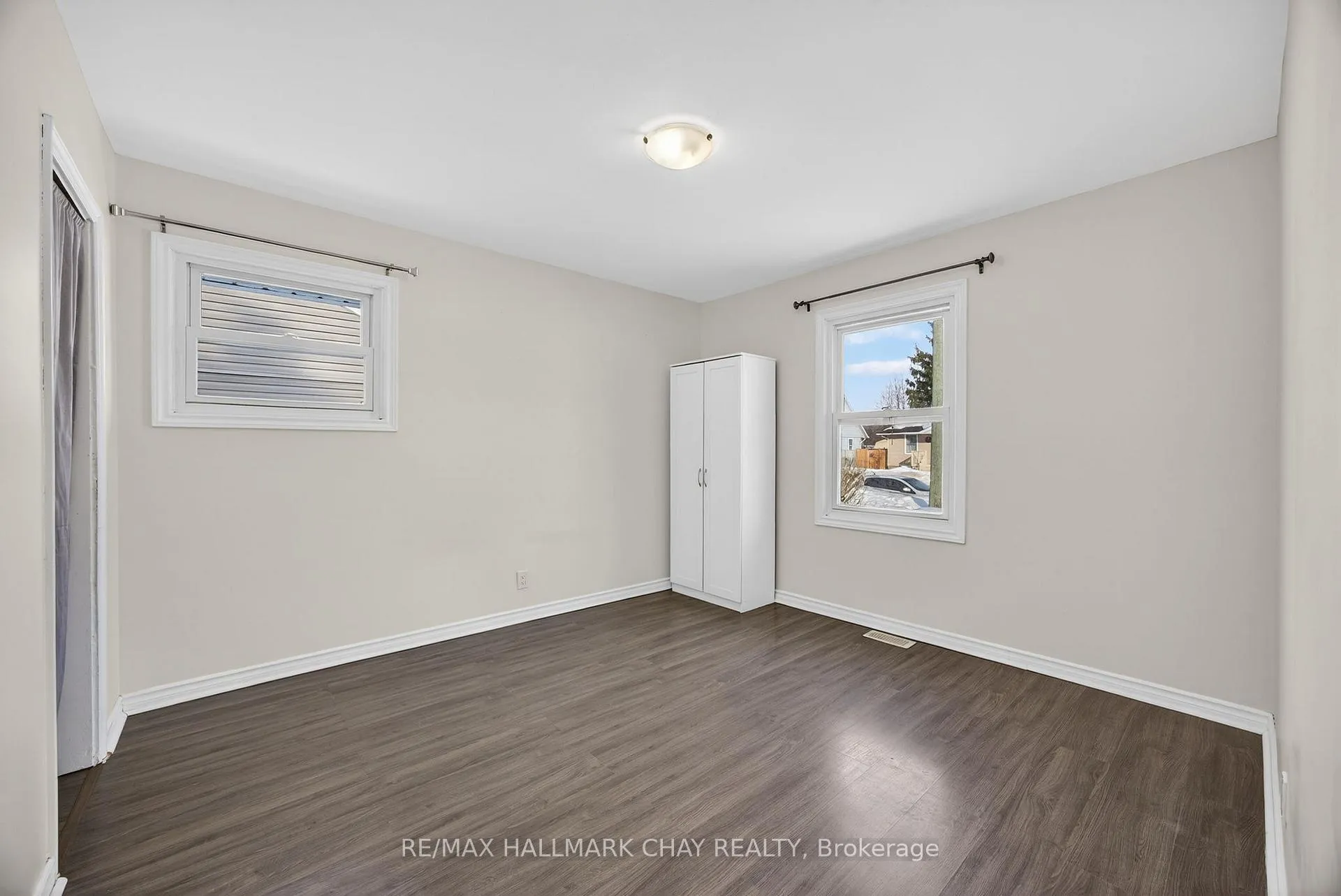 Photo 9 of 8 Newton Street, Barrie, Wellington — HOMEH
