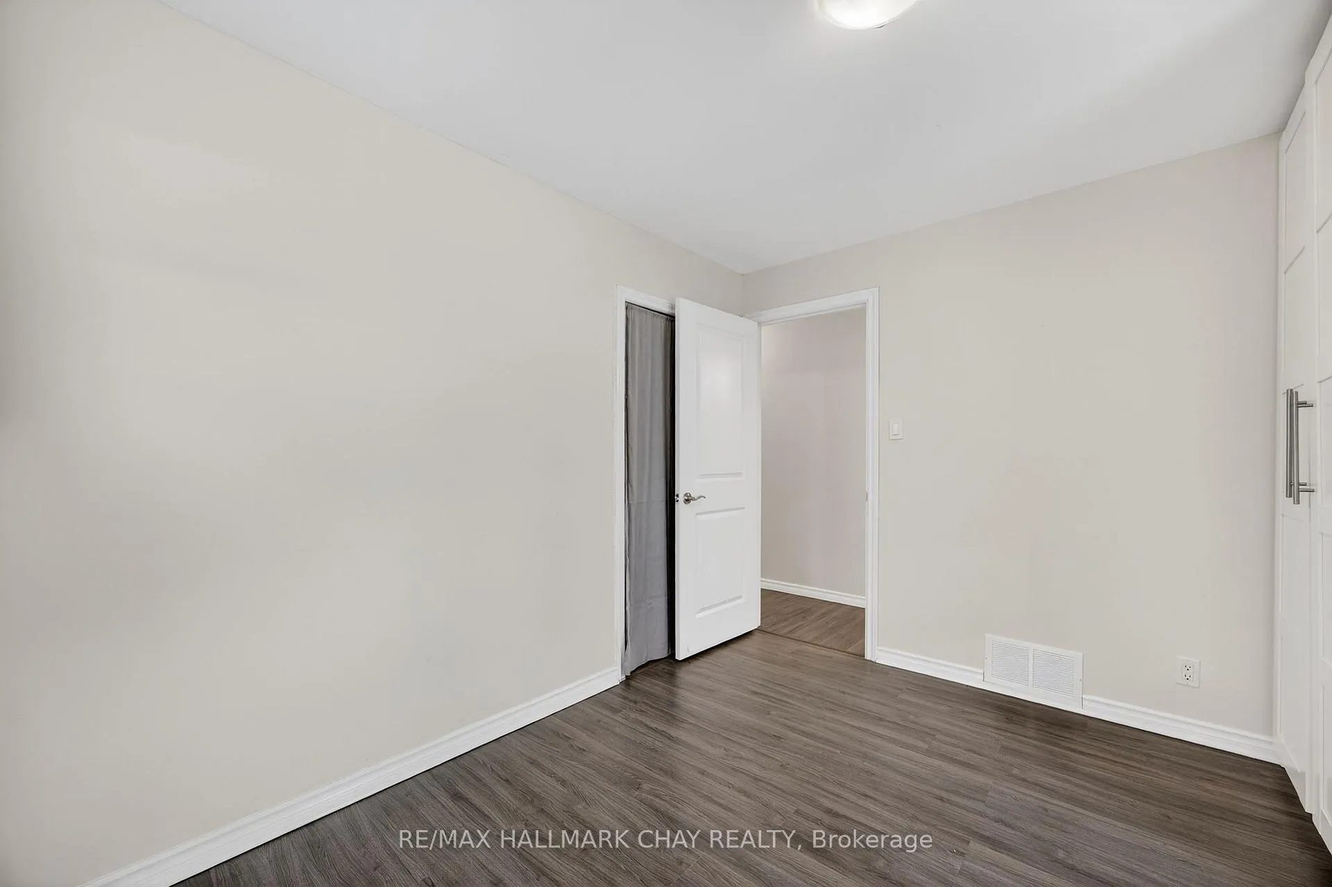 Photo 10 of 8 Newton Street, Barrie, Wellington — HOMEH