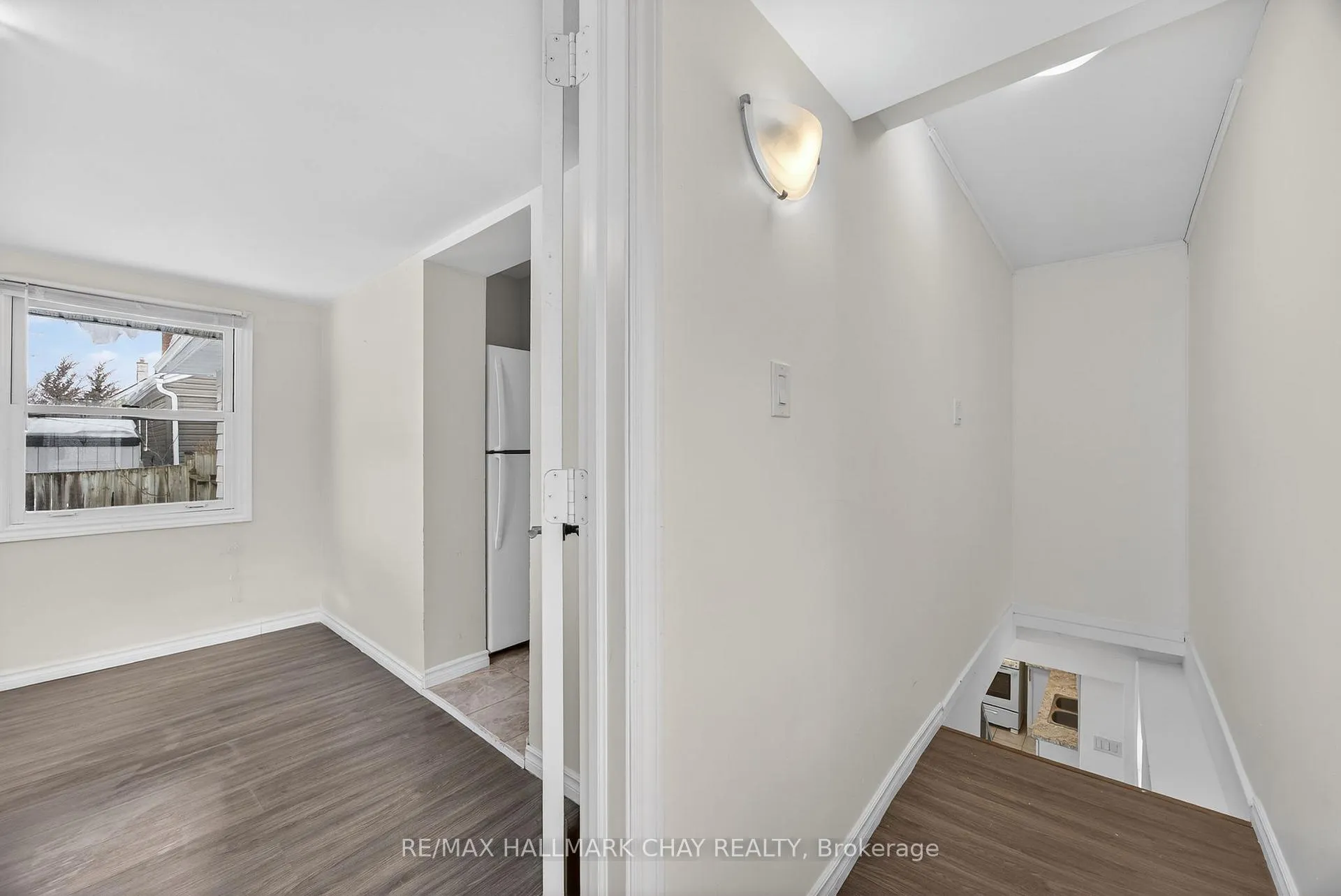 Photo 12 of 8 Newton Street, Barrie, Wellington — HOMEH