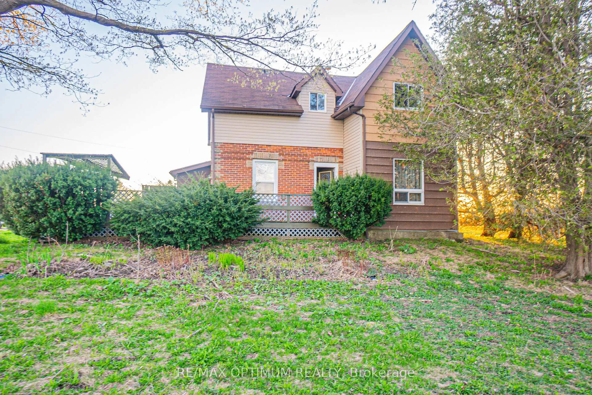 Photo 1 of Unit 12, 393330 County Road, Amaranth, Rural Amaranth — HOMEH