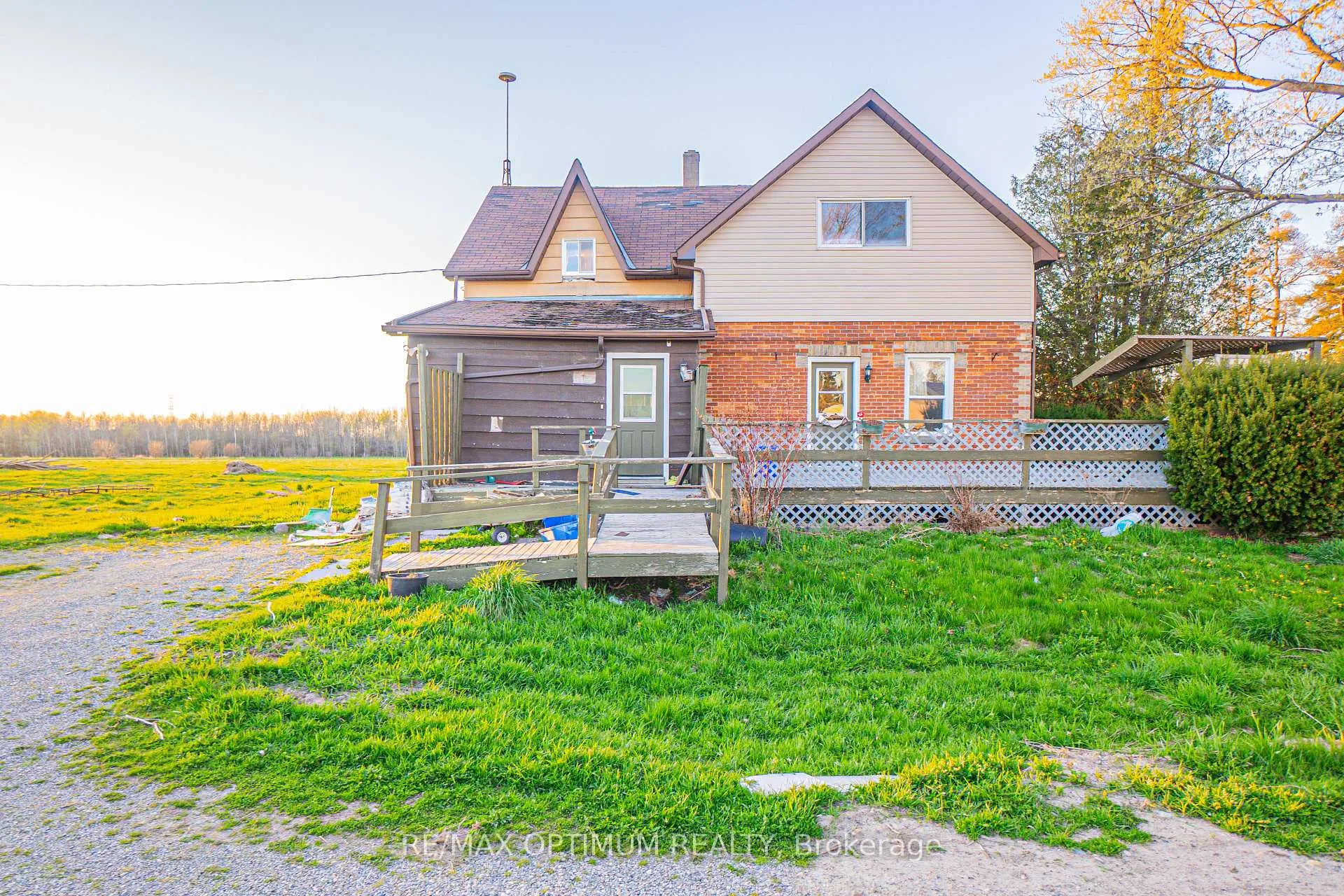 Photo 2 of Unit 12, 393330 County Road, Amaranth, Rural Amaranth — HOMEH