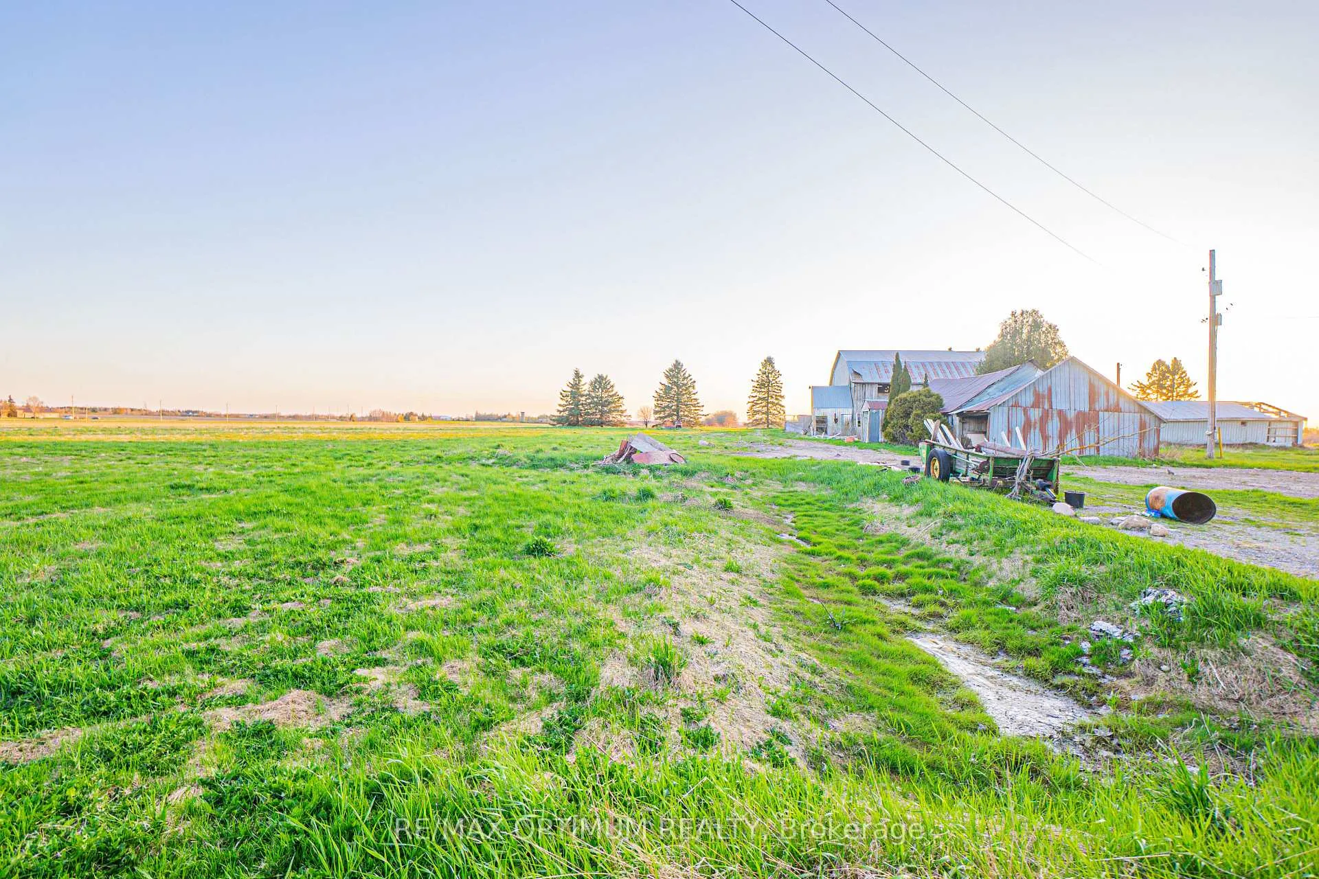 Photo 4 of Unit 12, 393330 County Road, Amaranth, Rural Amaranth — HOMEH