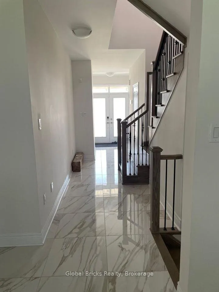 Photo 3 of 30 Lepp Drive, Markham, Middlefield — HOMEH