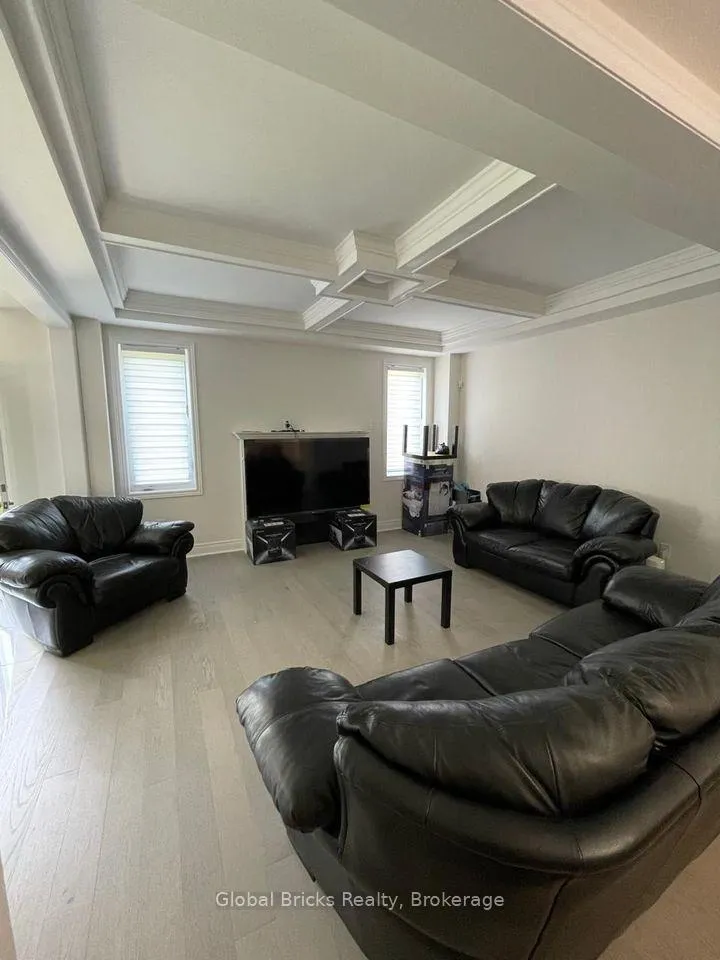 Photo 4 of 30 Lepp Drive, Markham, Middlefield — HOMEH