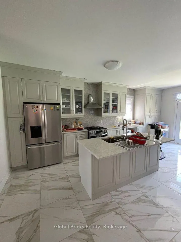Photo 6 of 30 Lepp Drive, Markham, Middlefield — HOMEH