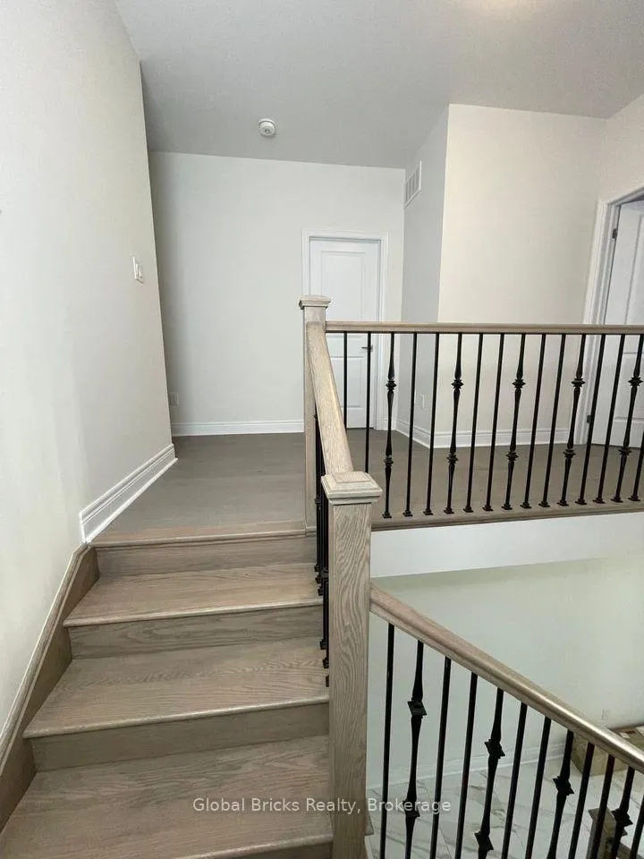 Photo 13 of 30 Lepp Drive, Markham, Middlefield — HOMEH