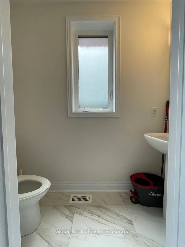 Photo 14 of 30 Lepp Drive, Markham, Middlefield — HOMEH