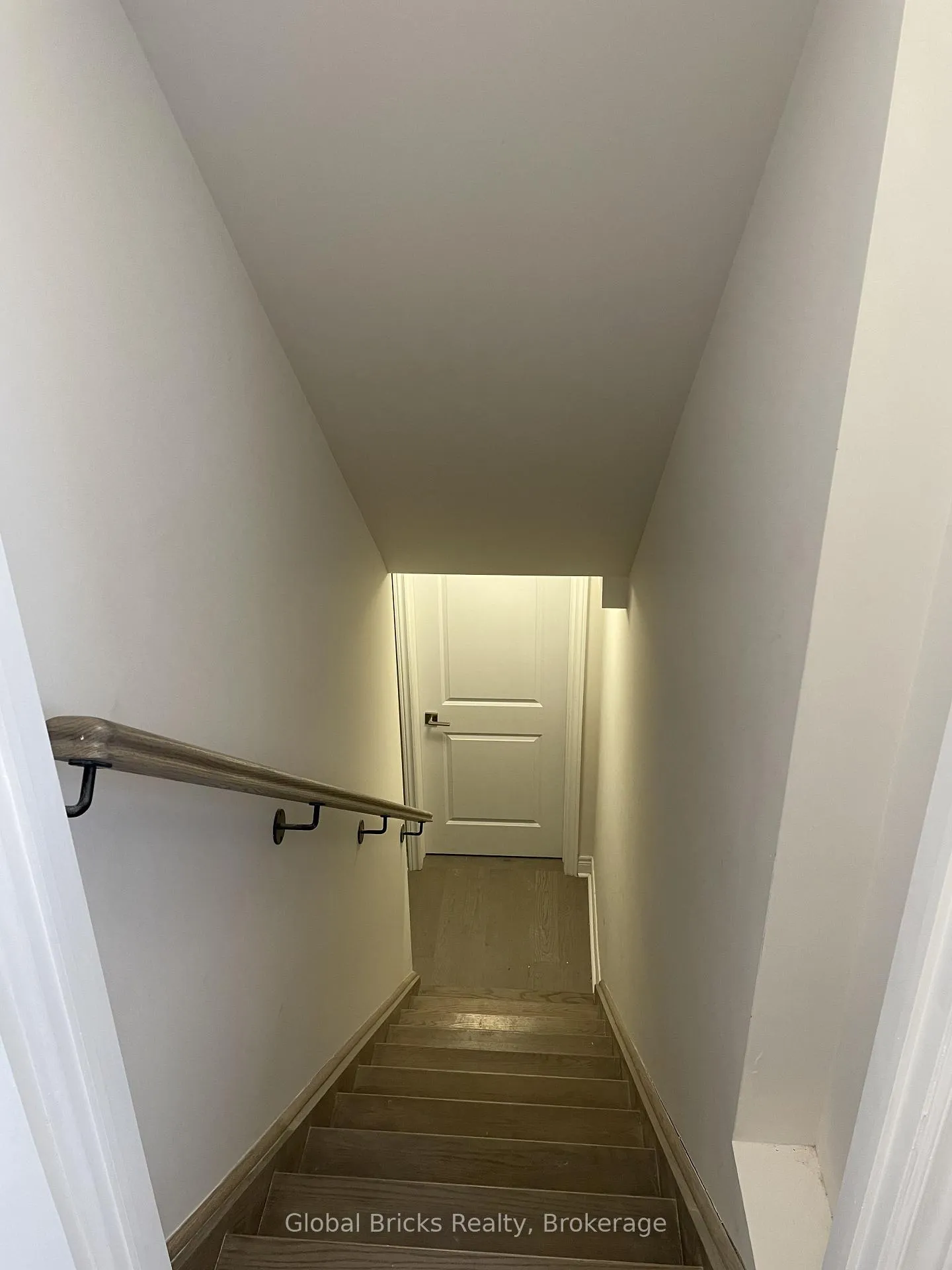 Photo 20 of 30 Lepp Drive, Markham, Middlefield — HOMEH