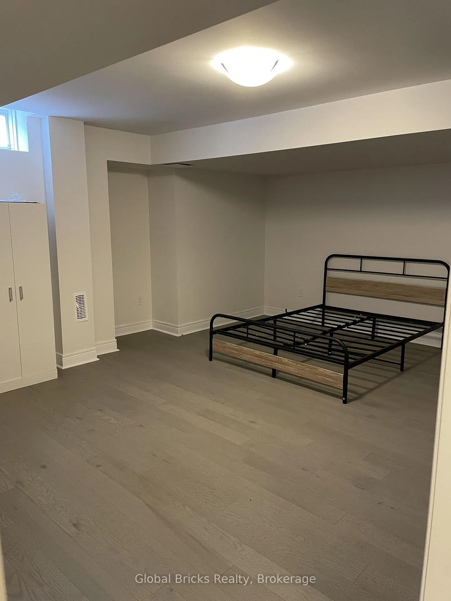 Photo 23 of 30 Lepp Drive, Markham, Middlefield — HOMEH