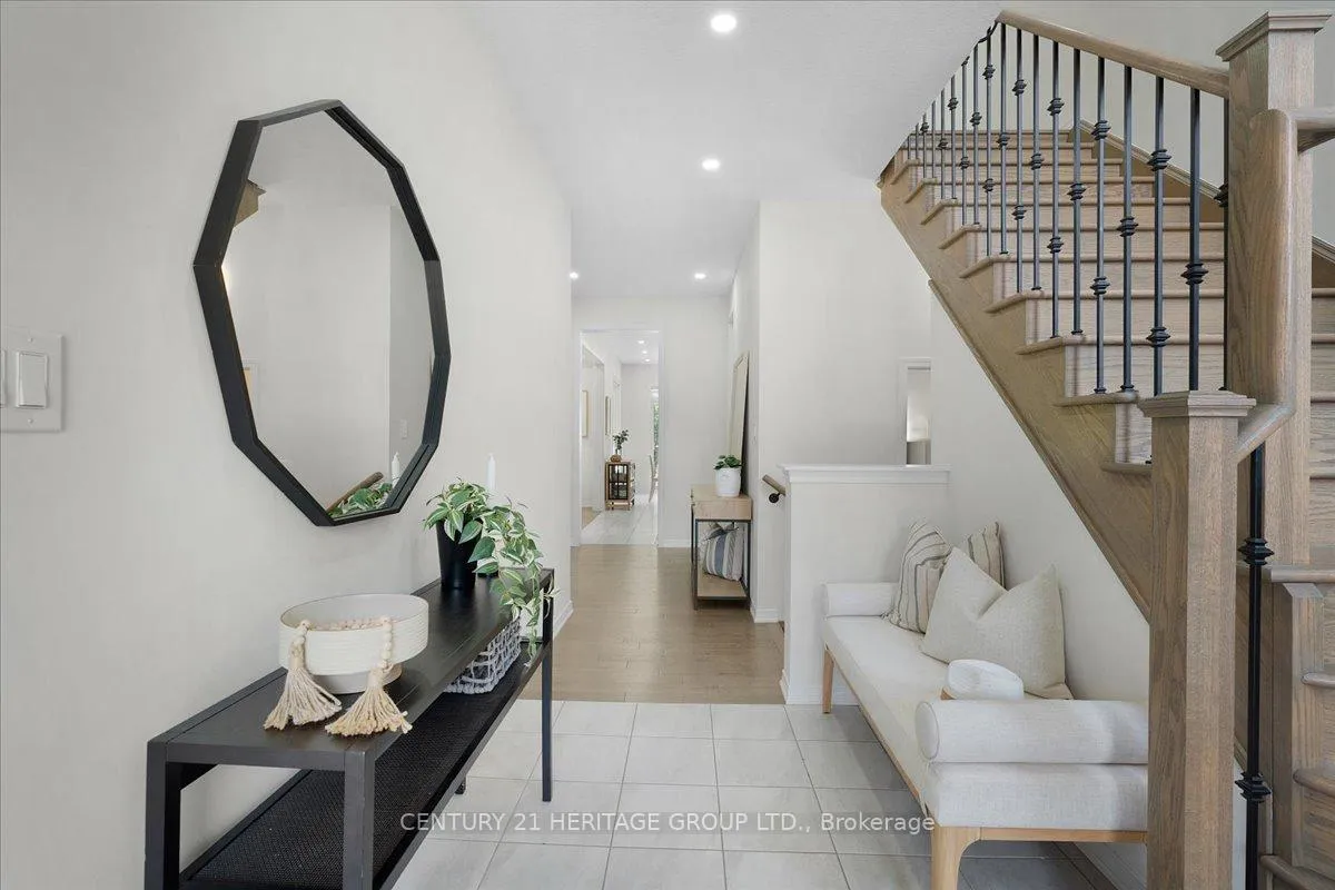 Photo 5 of 157 Cactus Crescent, Hamilton, Stoney Creek Mountain — HOMEH