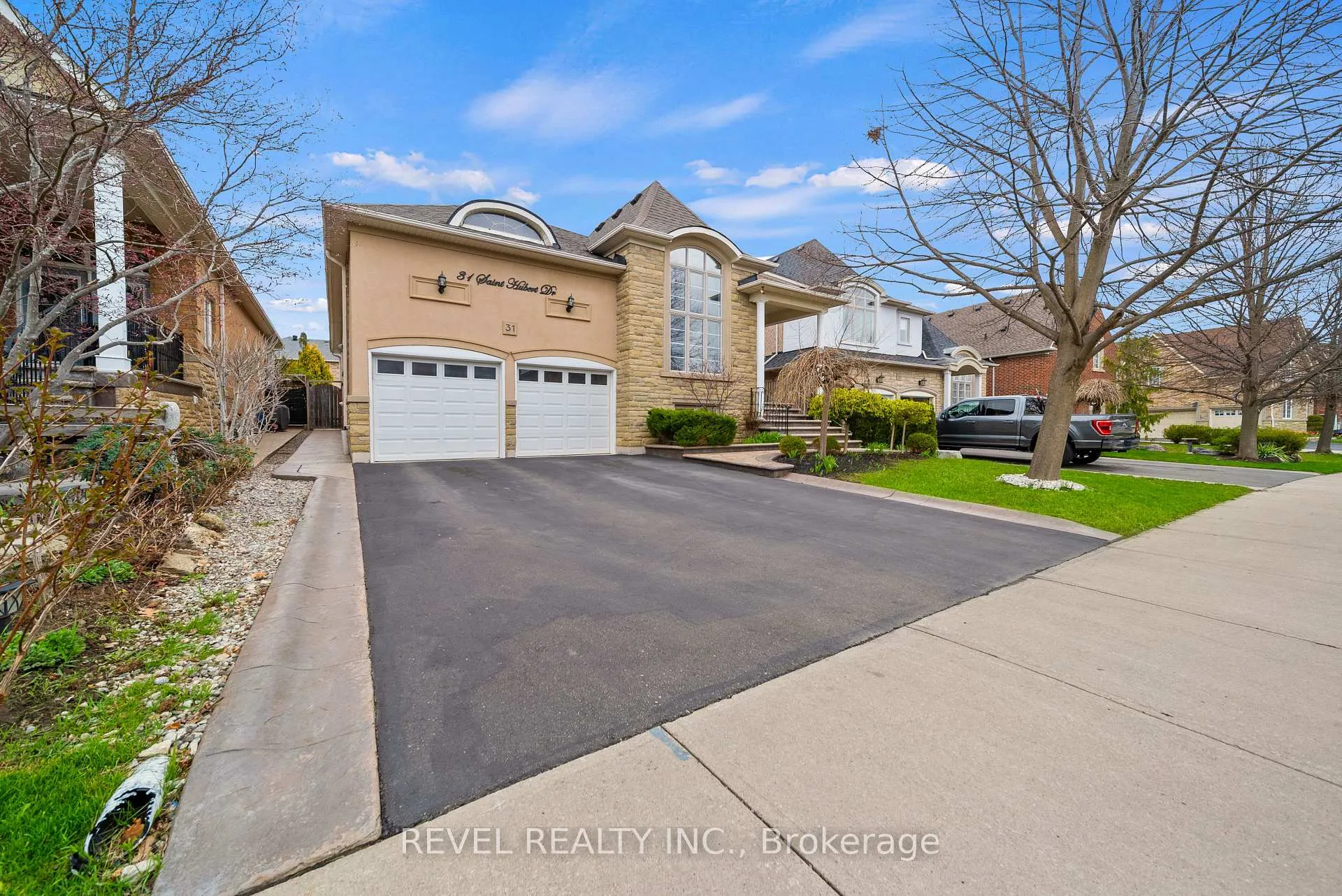 Front of 31 Saint Hubert Drive