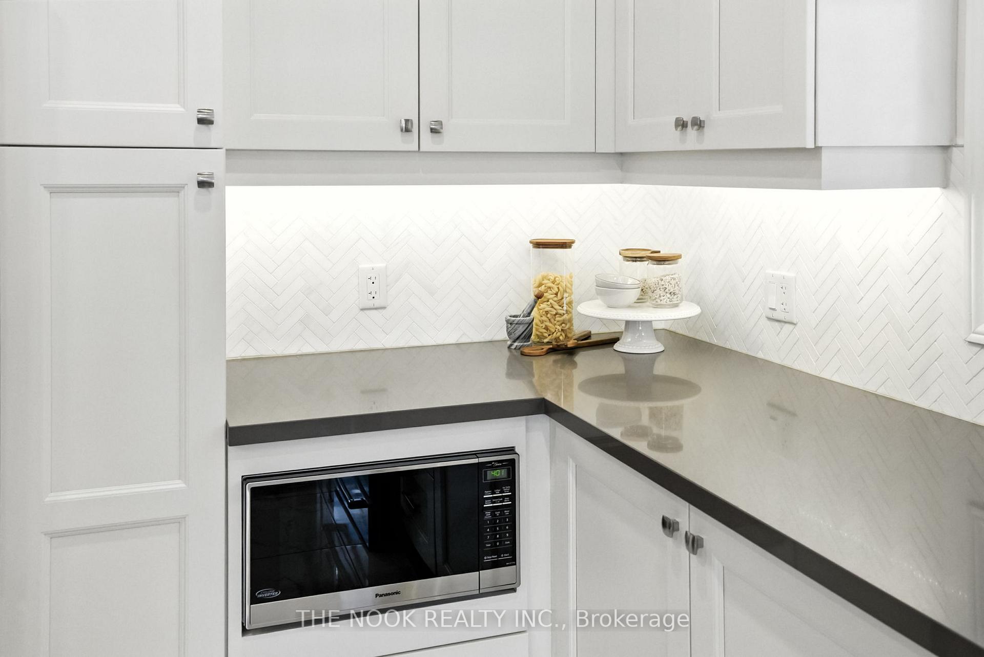 Photo 11 of 207 Crombie Street, Clarington, Bowmanville — HOMEH