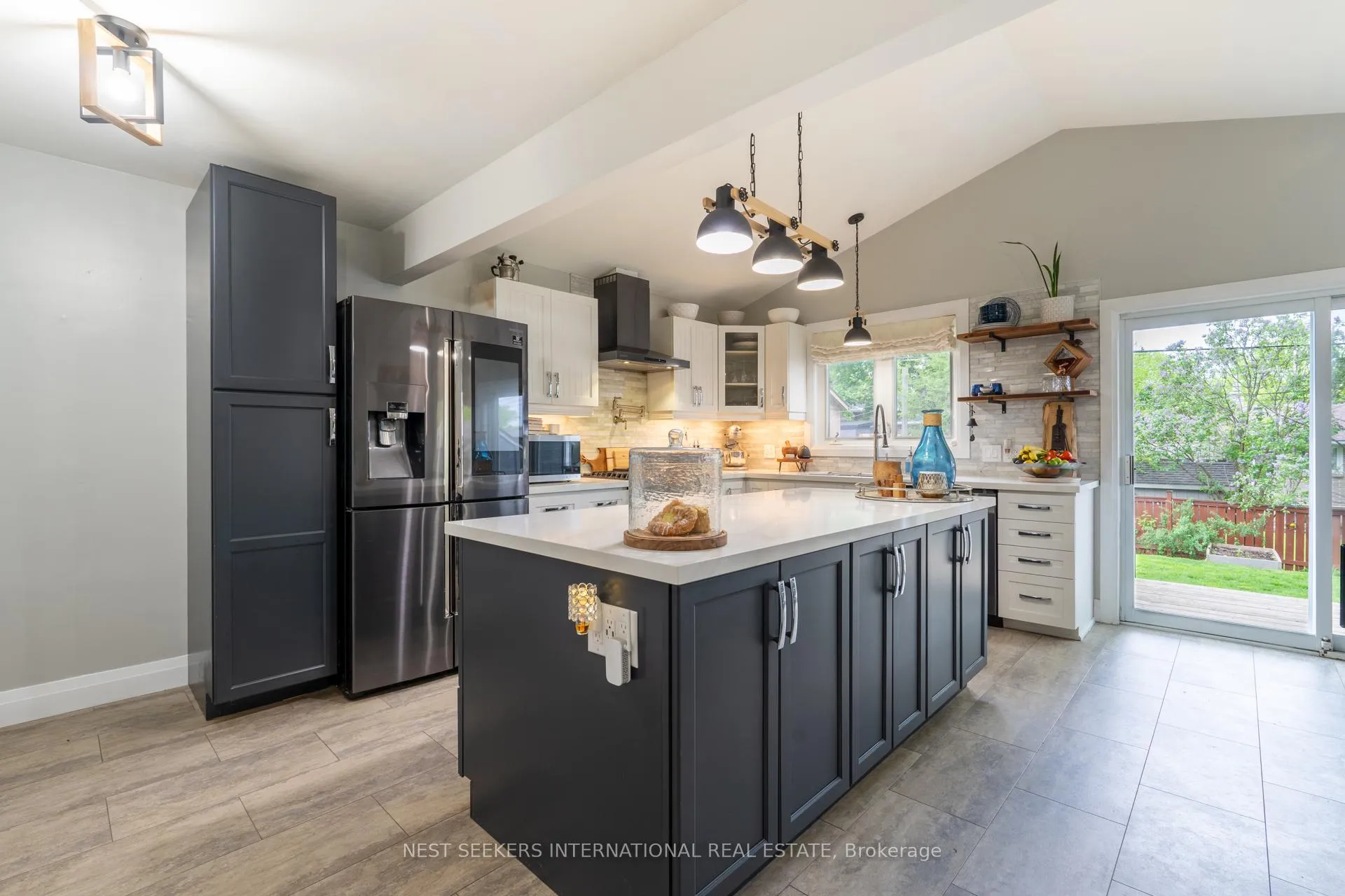 Photo 11 of 20 Lay Street, Barrie, Wellington — HOMEH