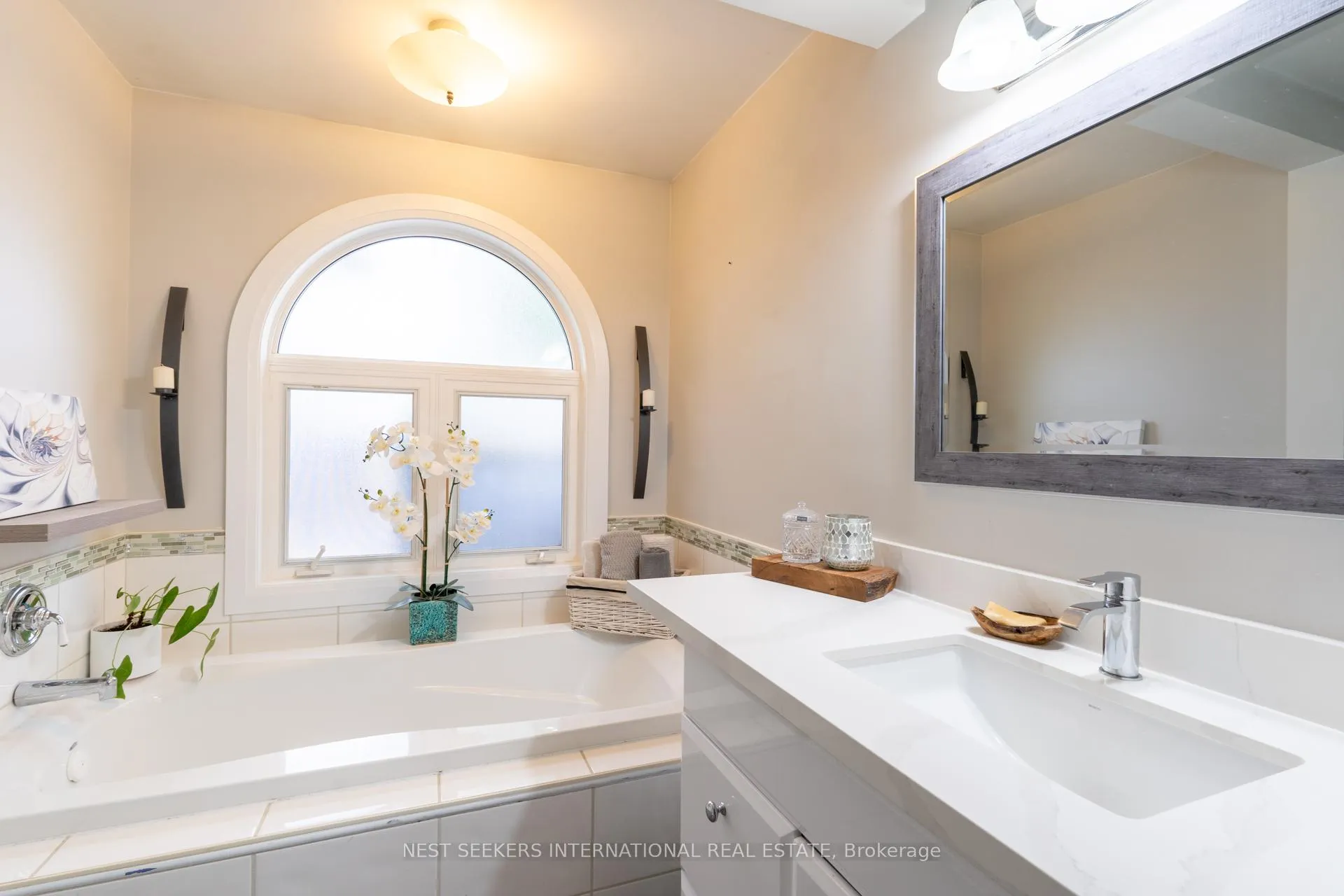 Photo 14 of 20 Lay Street, Barrie, Wellington — HOMEH