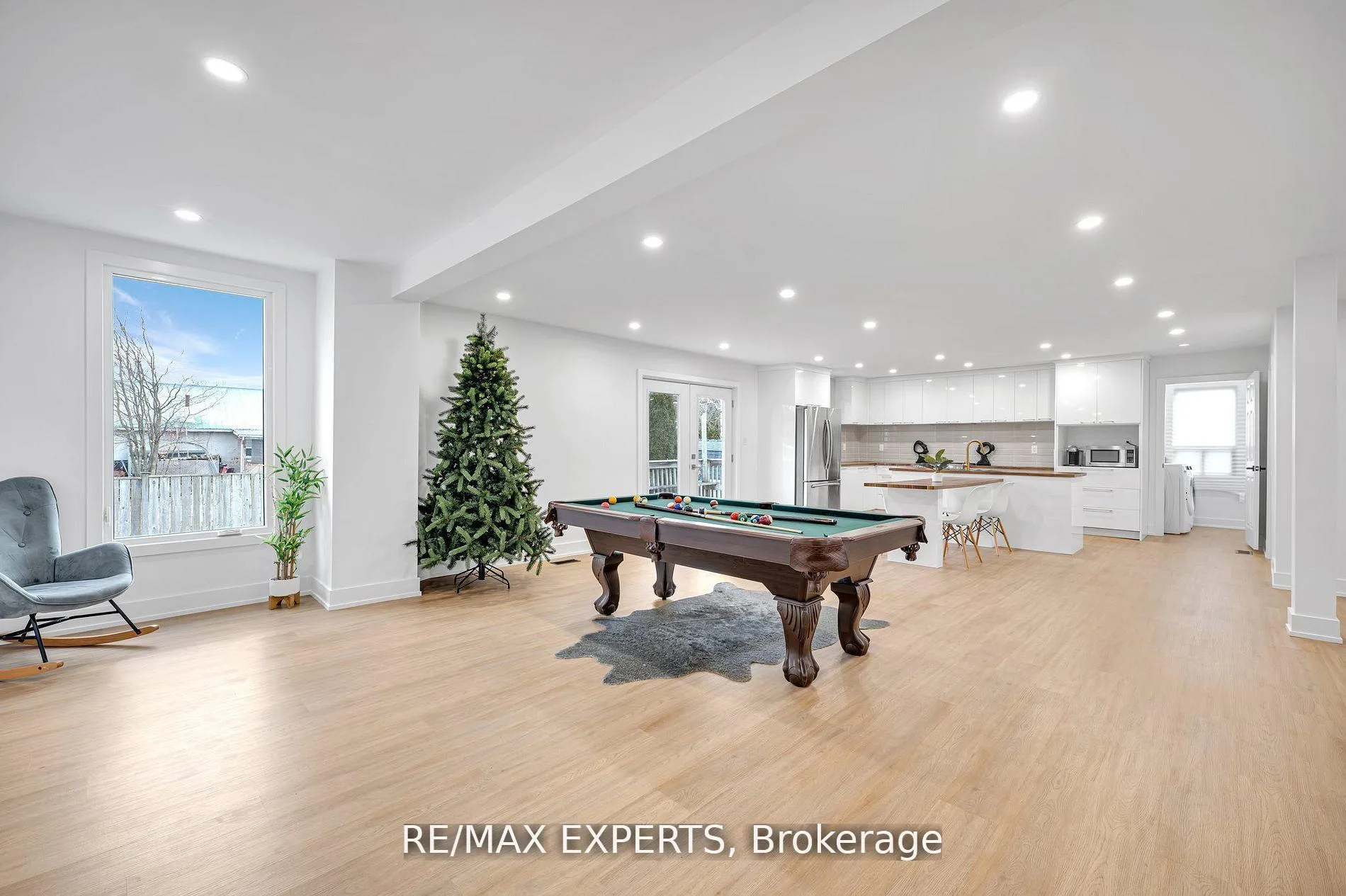 Photo 4 of 1004 Robinson Street, Innisfil, Lefroy — HOMEH