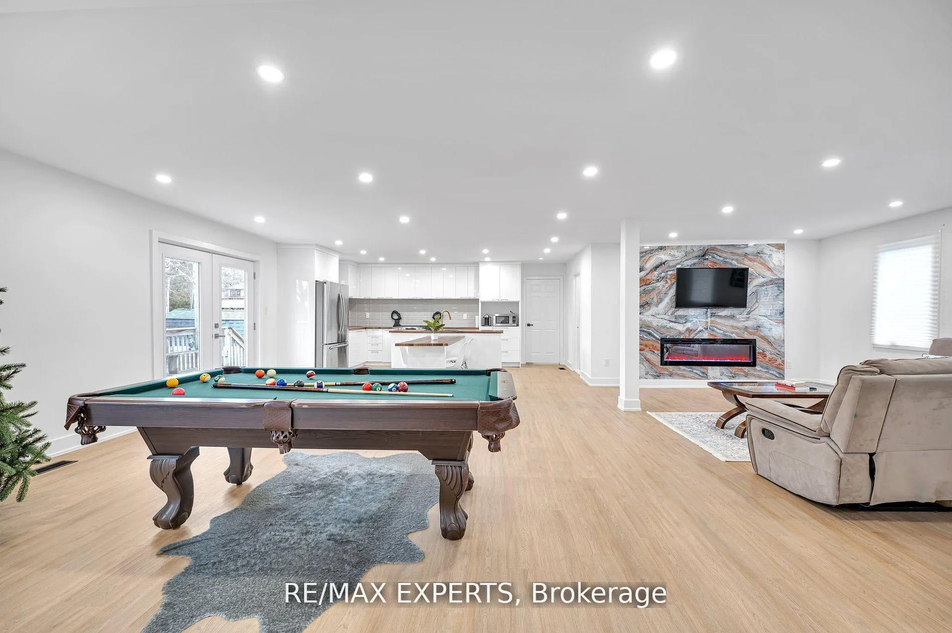 Photo 5 of 1004 Robinson Street, Innisfil, Lefroy — HOMEH