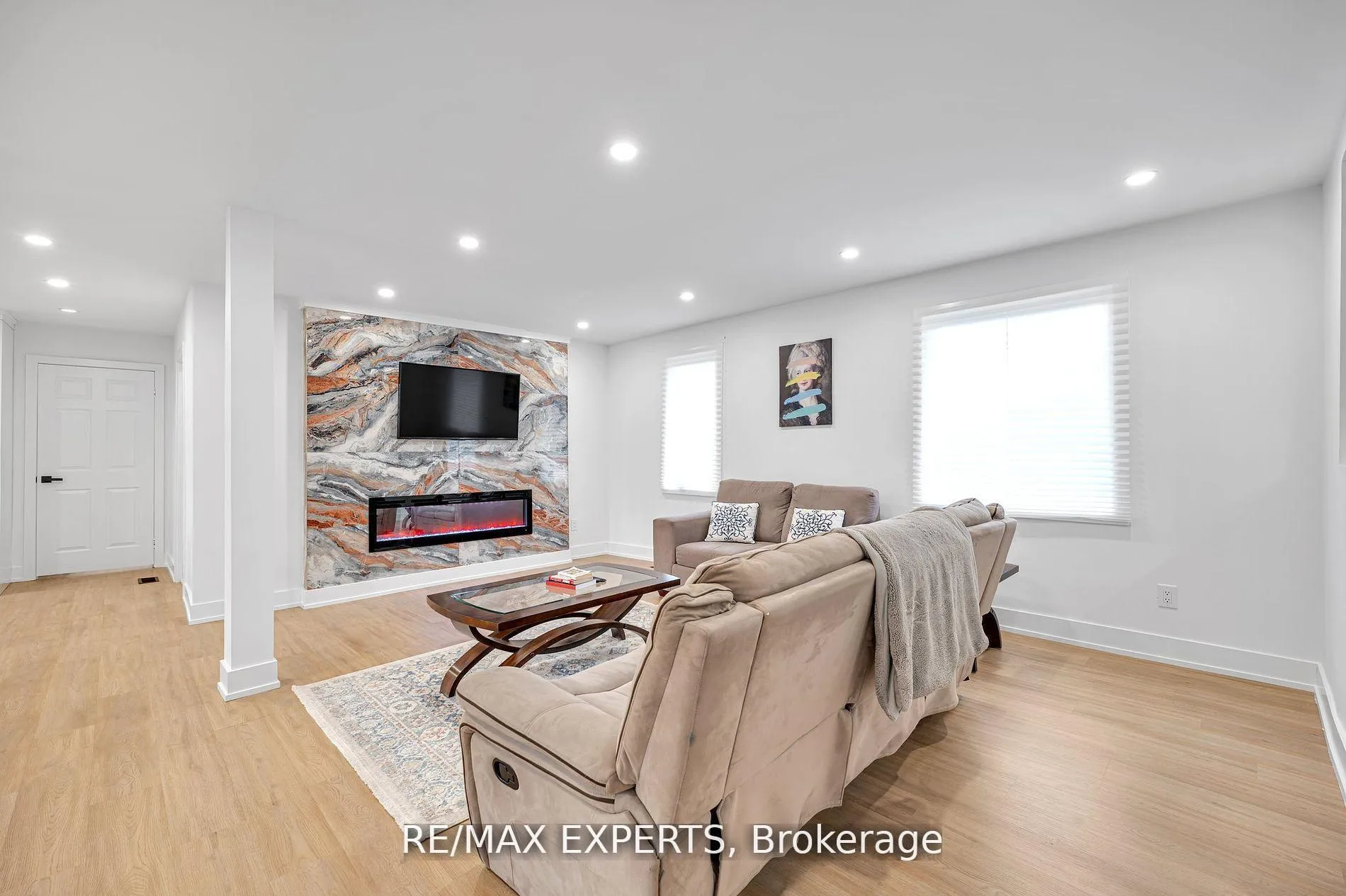 Photo 6 of 1004 Robinson Street, Innisfil, Lefroy — HOMEH