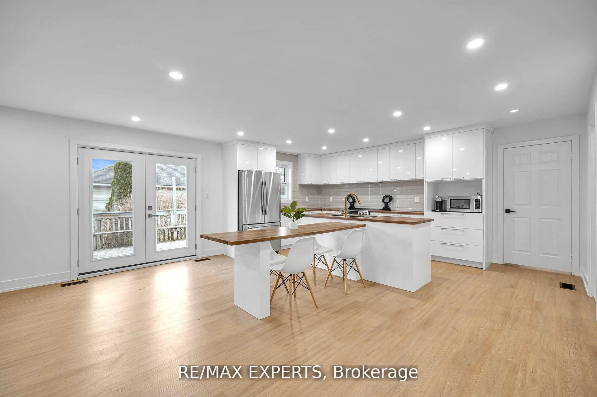 Photo 9 of 1004 Robinson Street, Innisfil, Lefroy — HOMEH