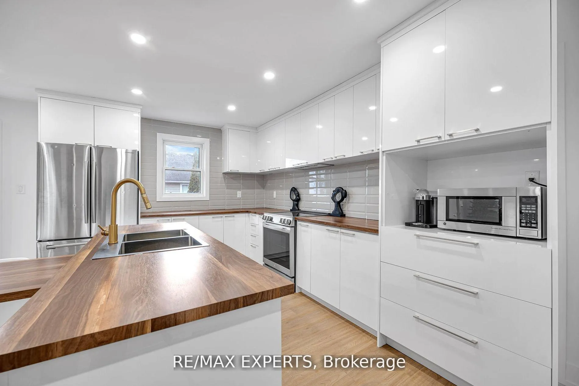 Photo 11 of 1004 Robinson Street, Innisfil, Lefroy — HOMEH