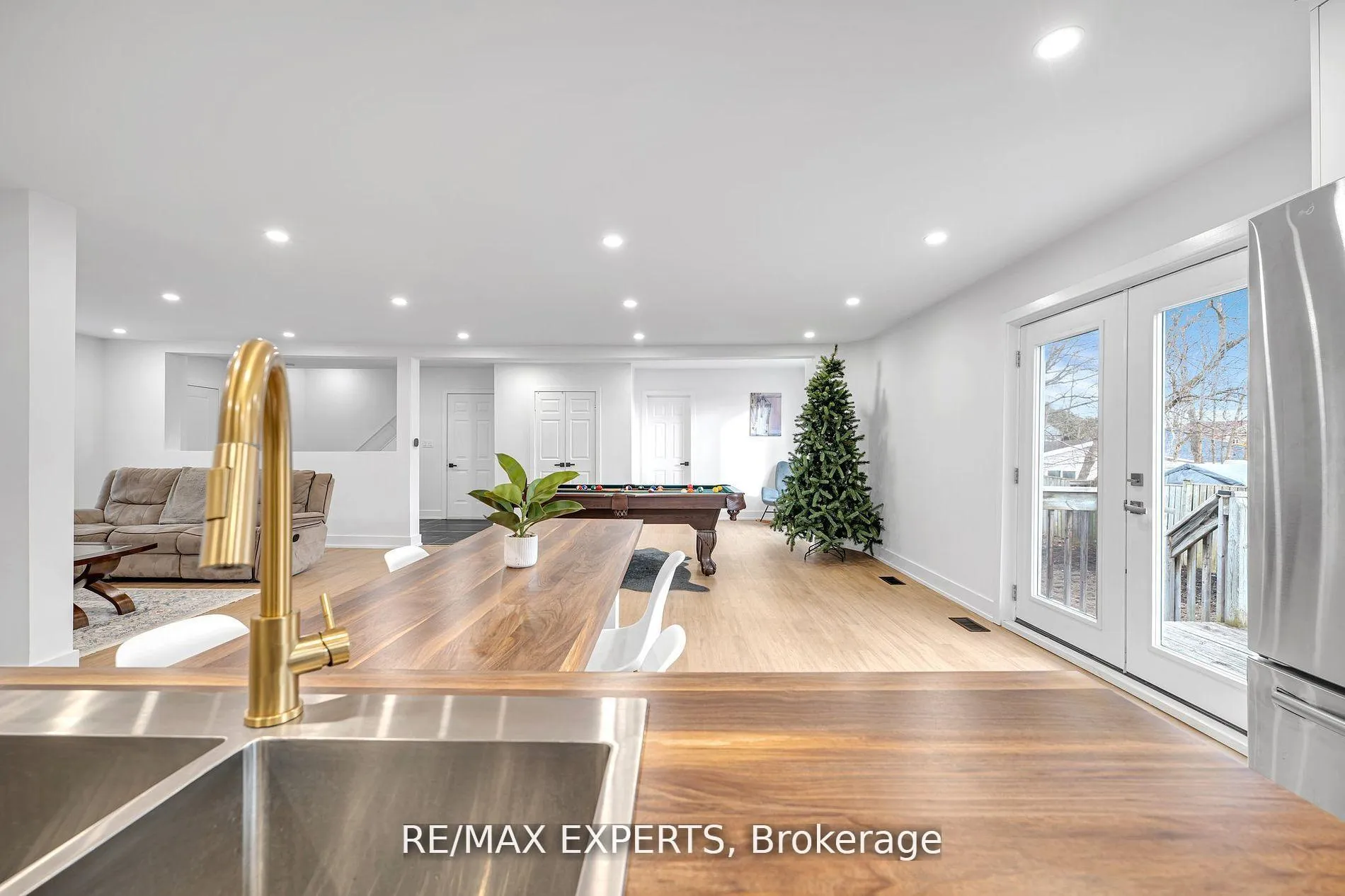 Photo 13 of 1004 Robinson Street, Innisfil, Lefroy — HOMEH