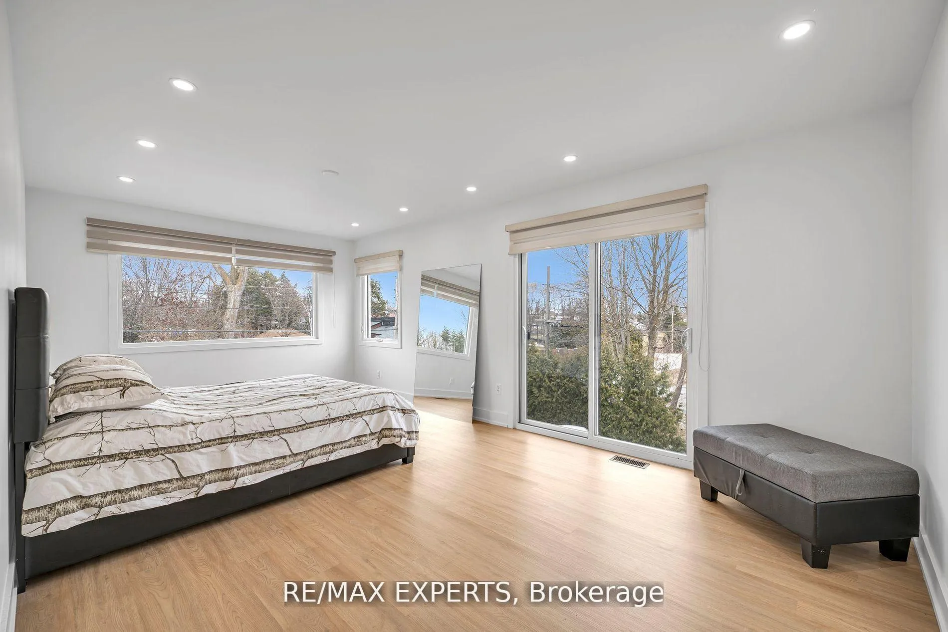Photo 14 of 1004 Robinson Street, Innisfil, Lefroy — HOMEH