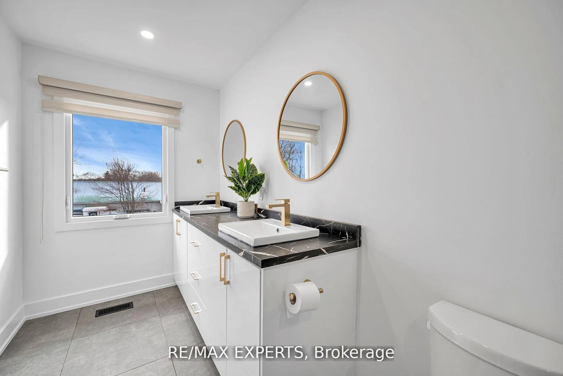 Photo 21 of 1004 Robinson Street, Innisfil, Lefroy — HOMEH