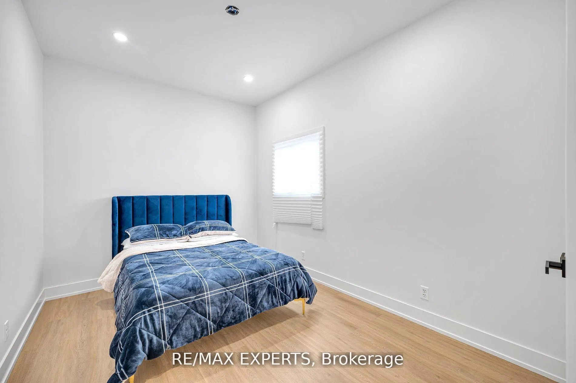 Photo 22 of 1004 Robinson Street, Innisfil, Lefroy — HOMEH