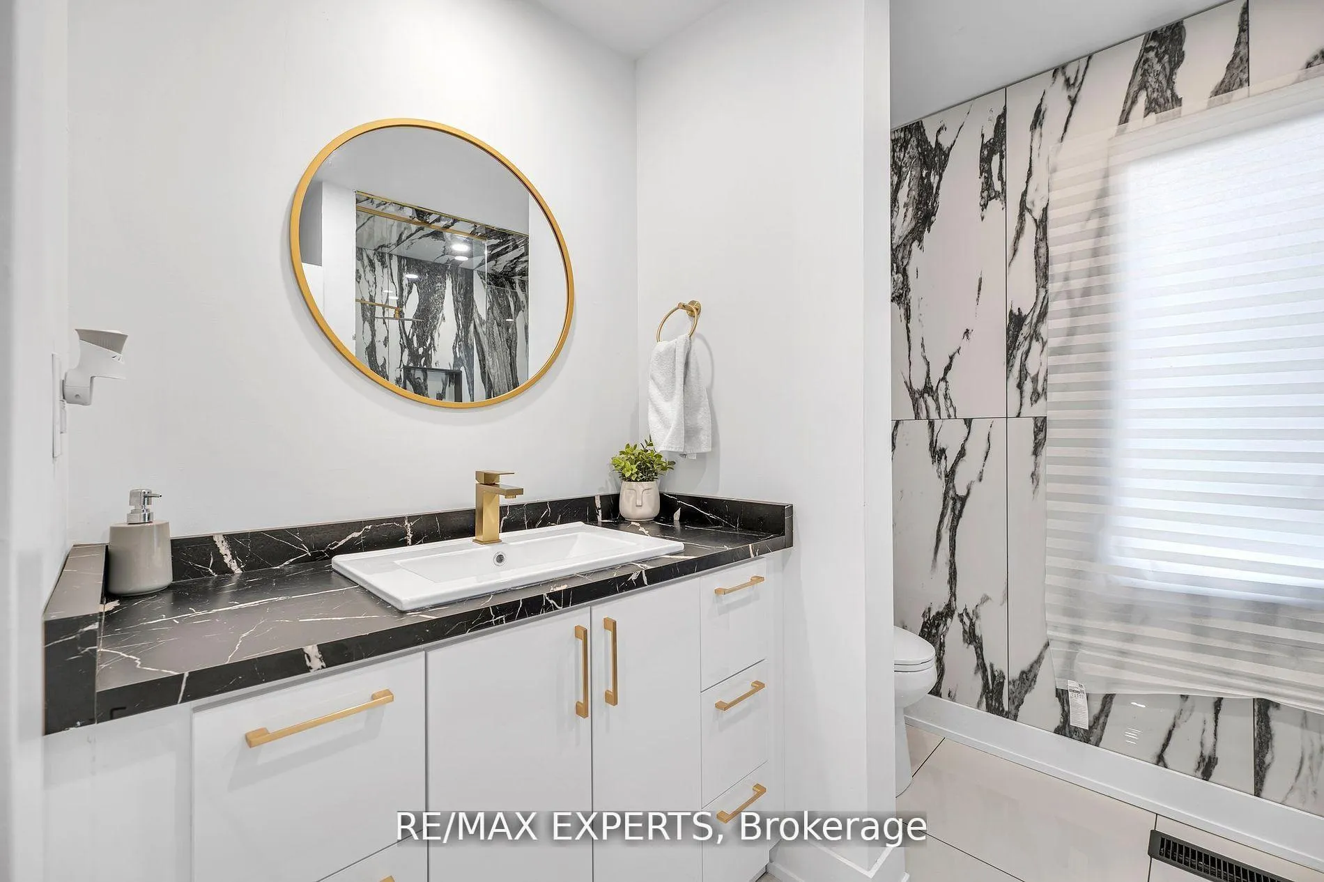 Photo 24 of 1004 Robinson Street, Innisfil, Lefroy — HOMEH