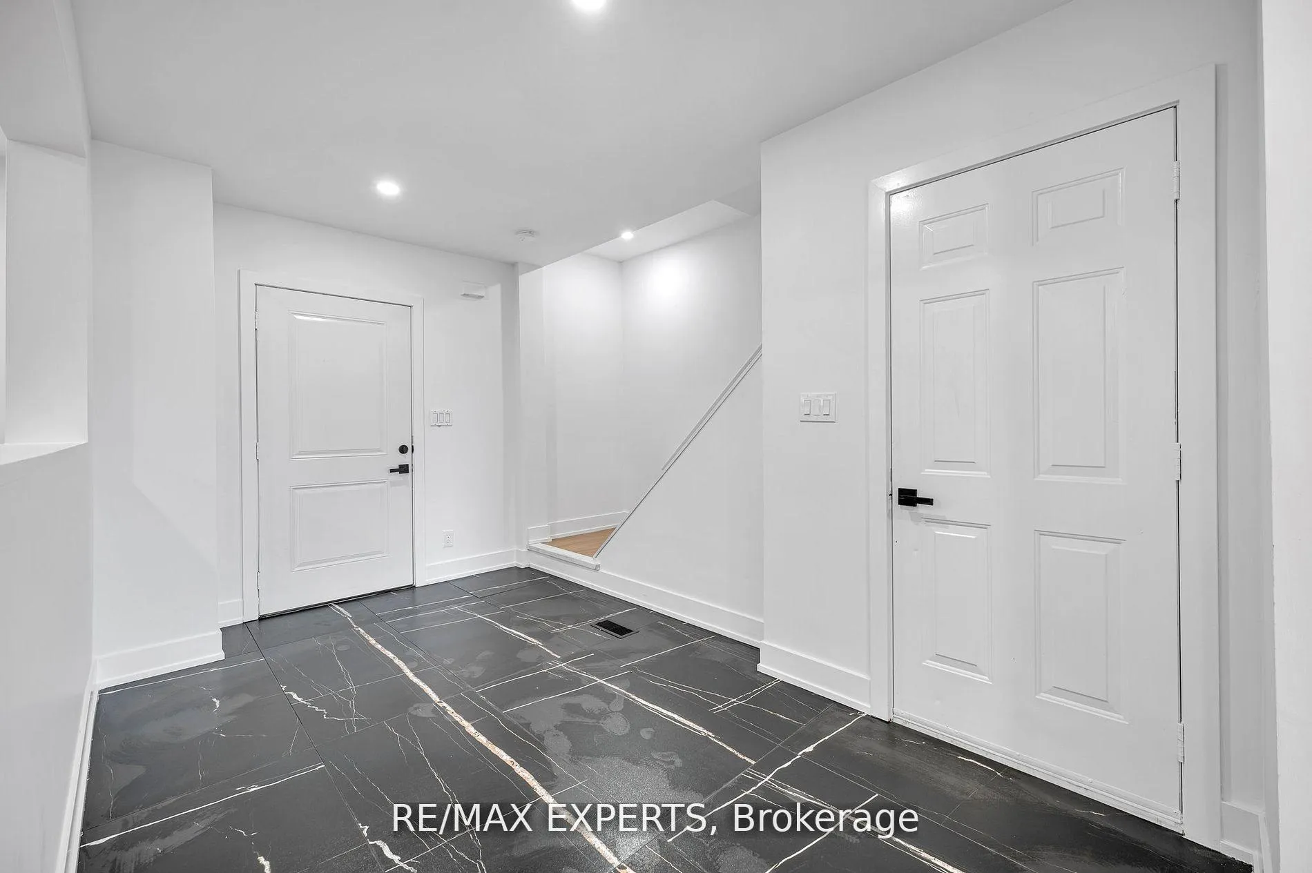Photo 26 of 1004 Robinson Street, Innisfil, Lefroy — HOMEH