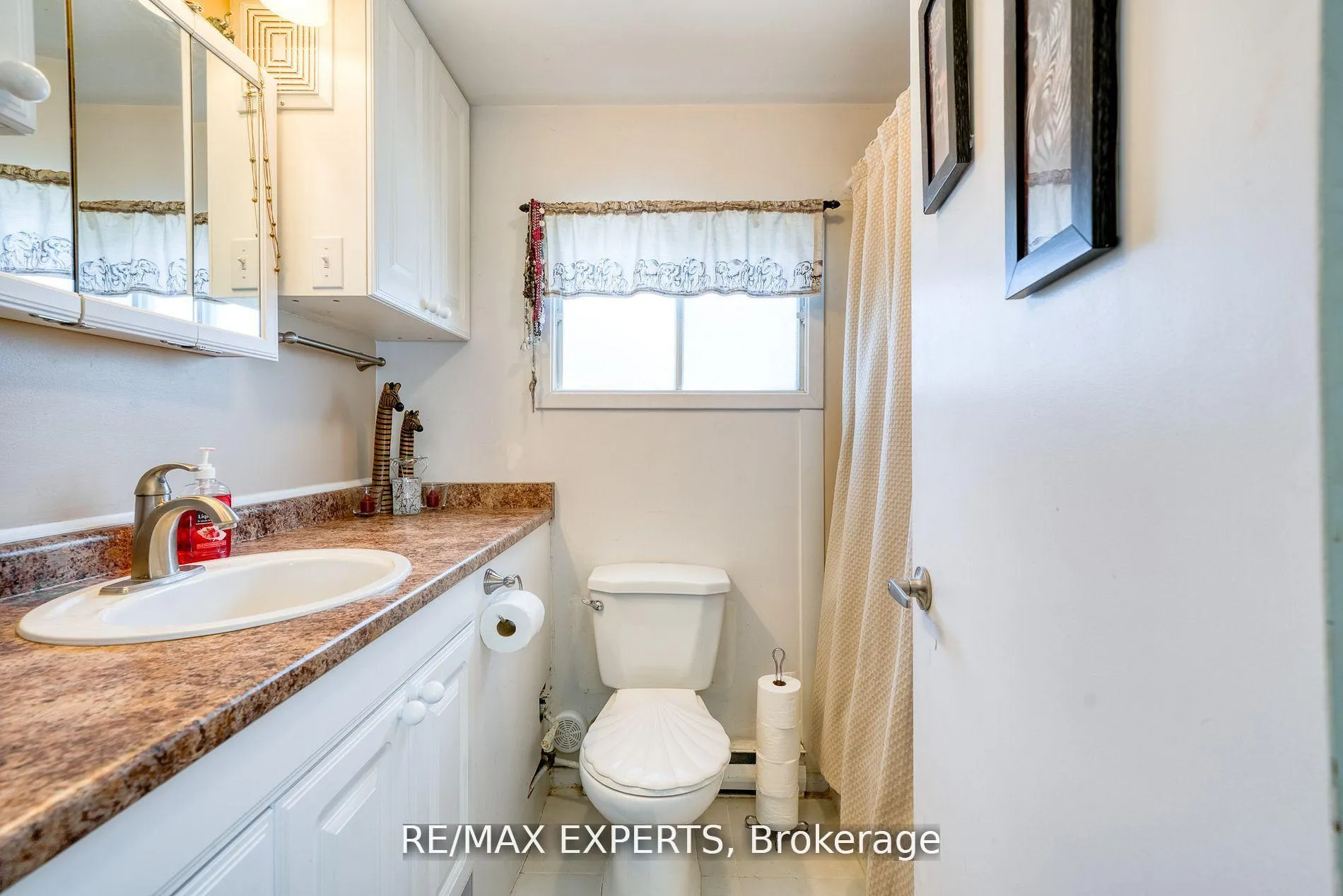Photo 35 of 1004 Robinson Street, Innisfil, Lefroy — HOMEH