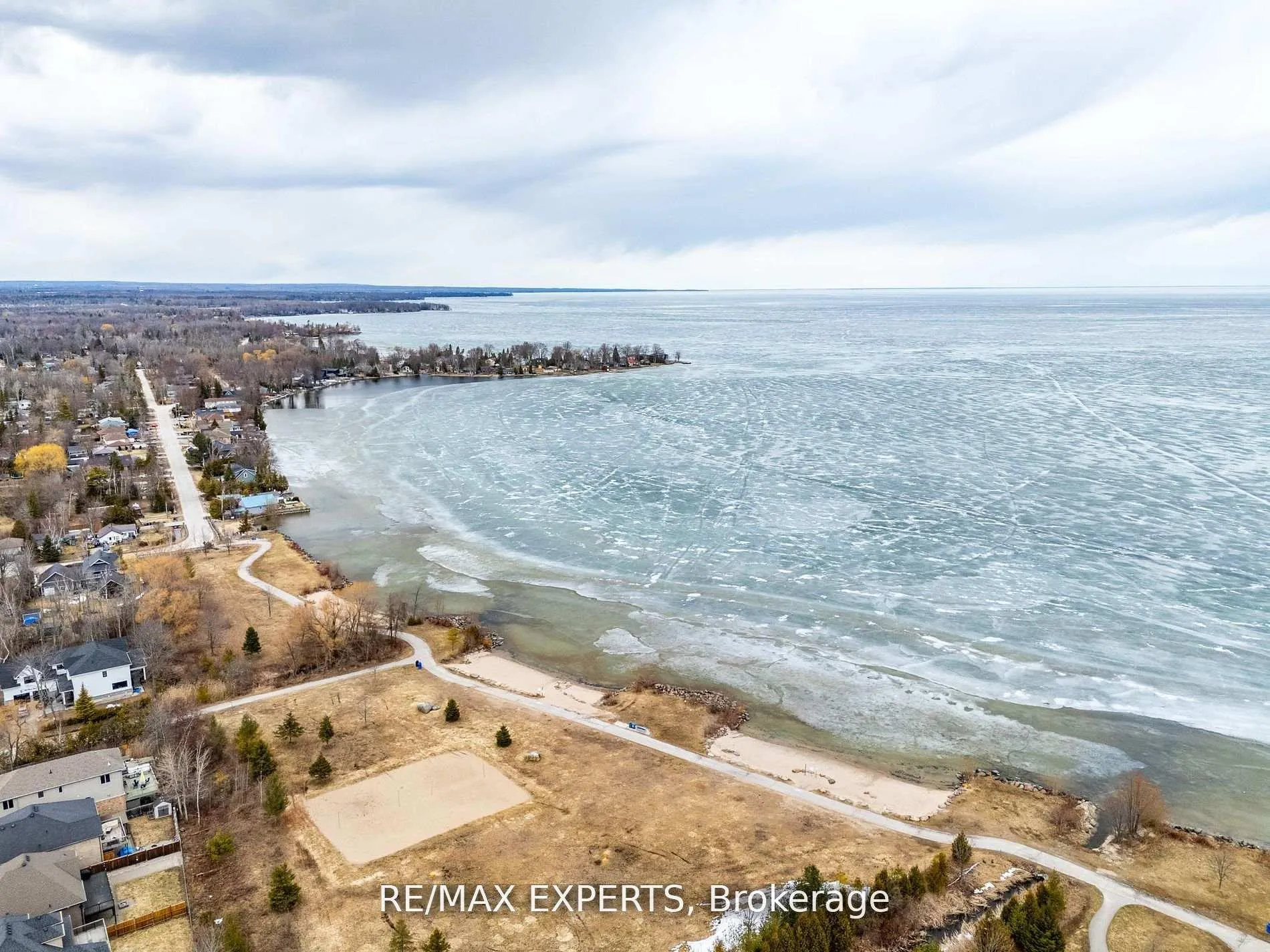 Photo 42 of 1004 Robinson Street, Innisfil, Lefroy — HOMEH