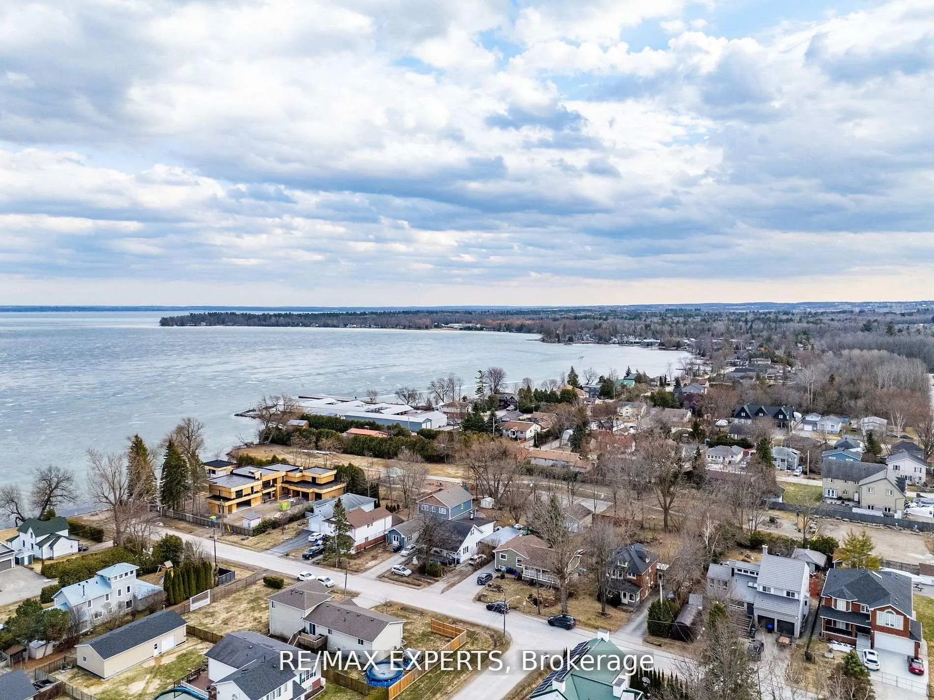 Photo 43 of 1004 Robinson Street, Innisfil, Lefroy — HOMEH