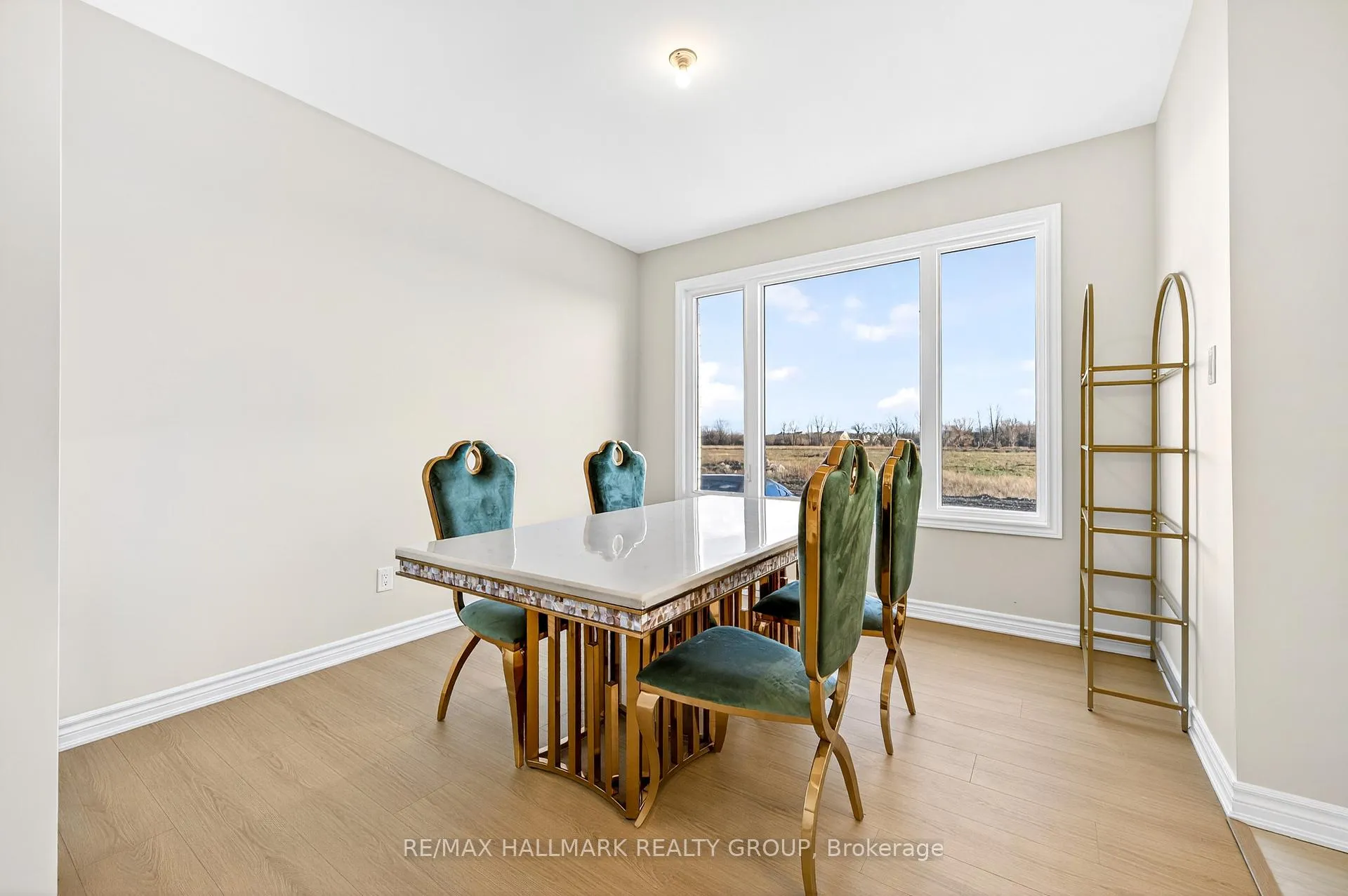 Photo 3 of 258 Sapling Grove, Ottawa, Barrhaven - Heritage Park — HOMEH