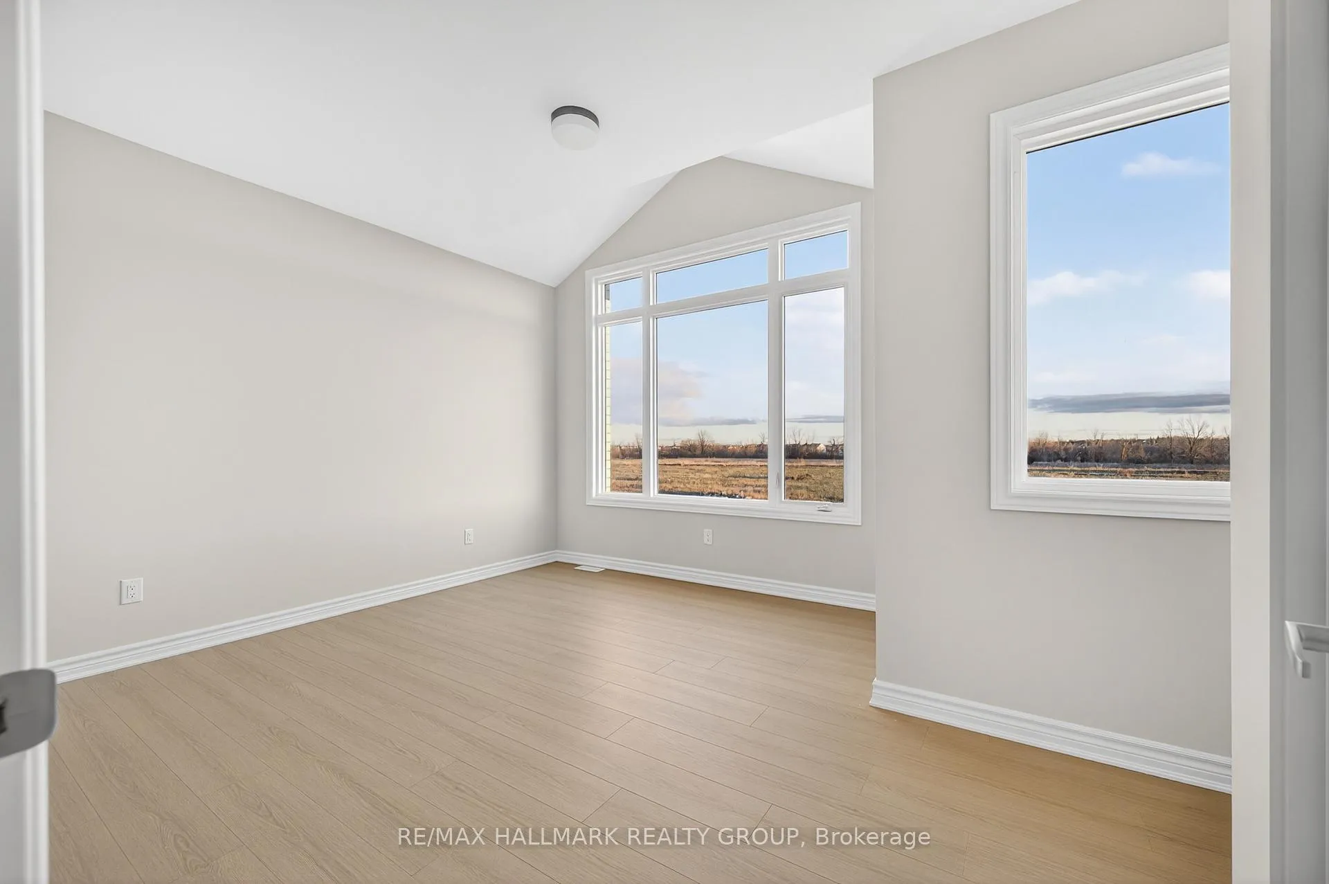 Photo 16 of 258 Sapling Grove, Ottawa, Barrhaven - Heritage Park — HOMEH