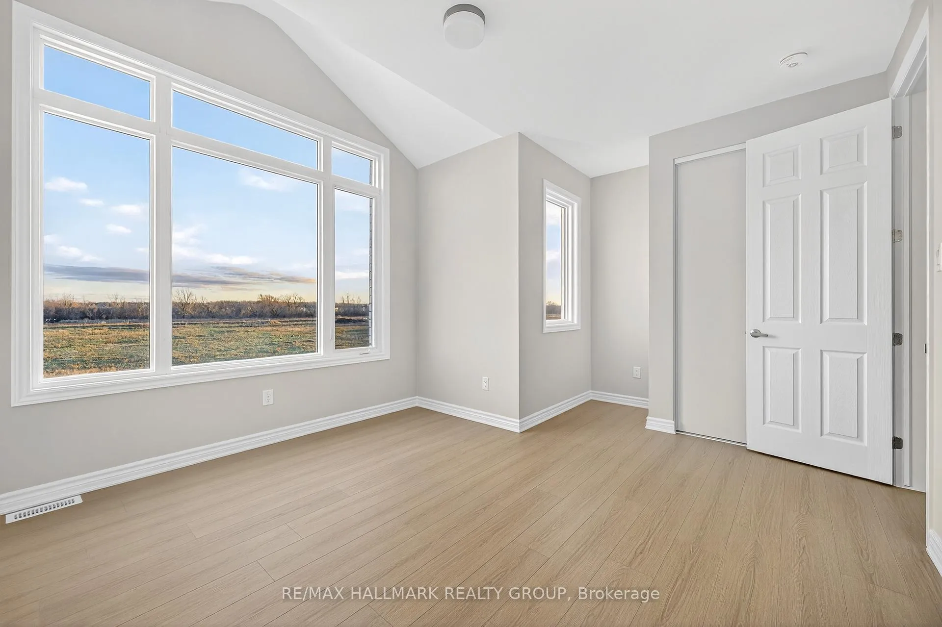 Photo 17 of 258 Sapling Grove, Ottawa, Barrhaven - Heritage Park — HOMEH