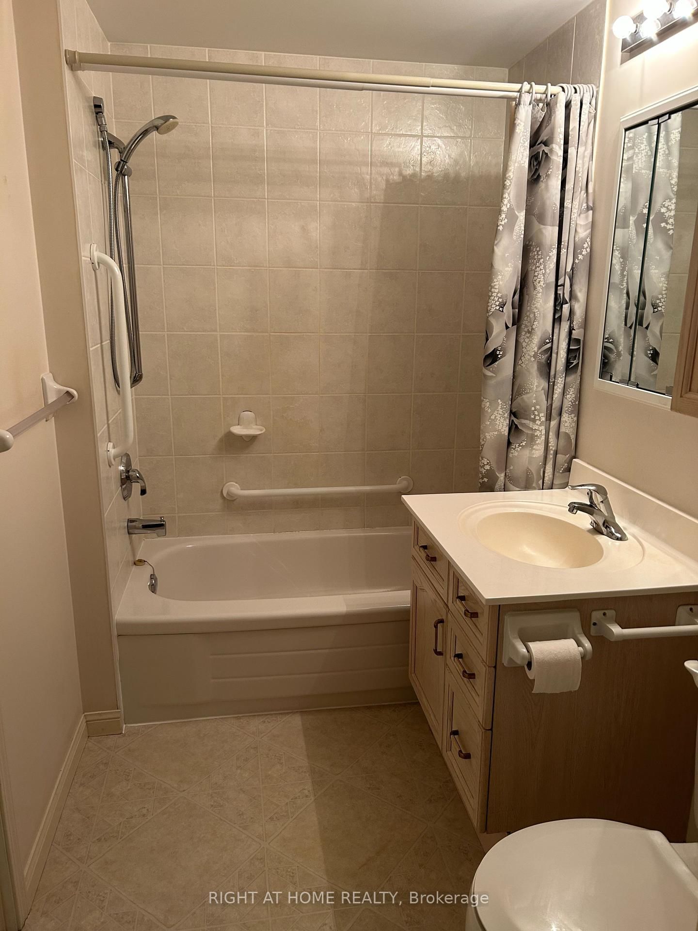 Photo 6 of Unit 303, 90 Dean Ave N, Barrie, Painswick South — HOMEH