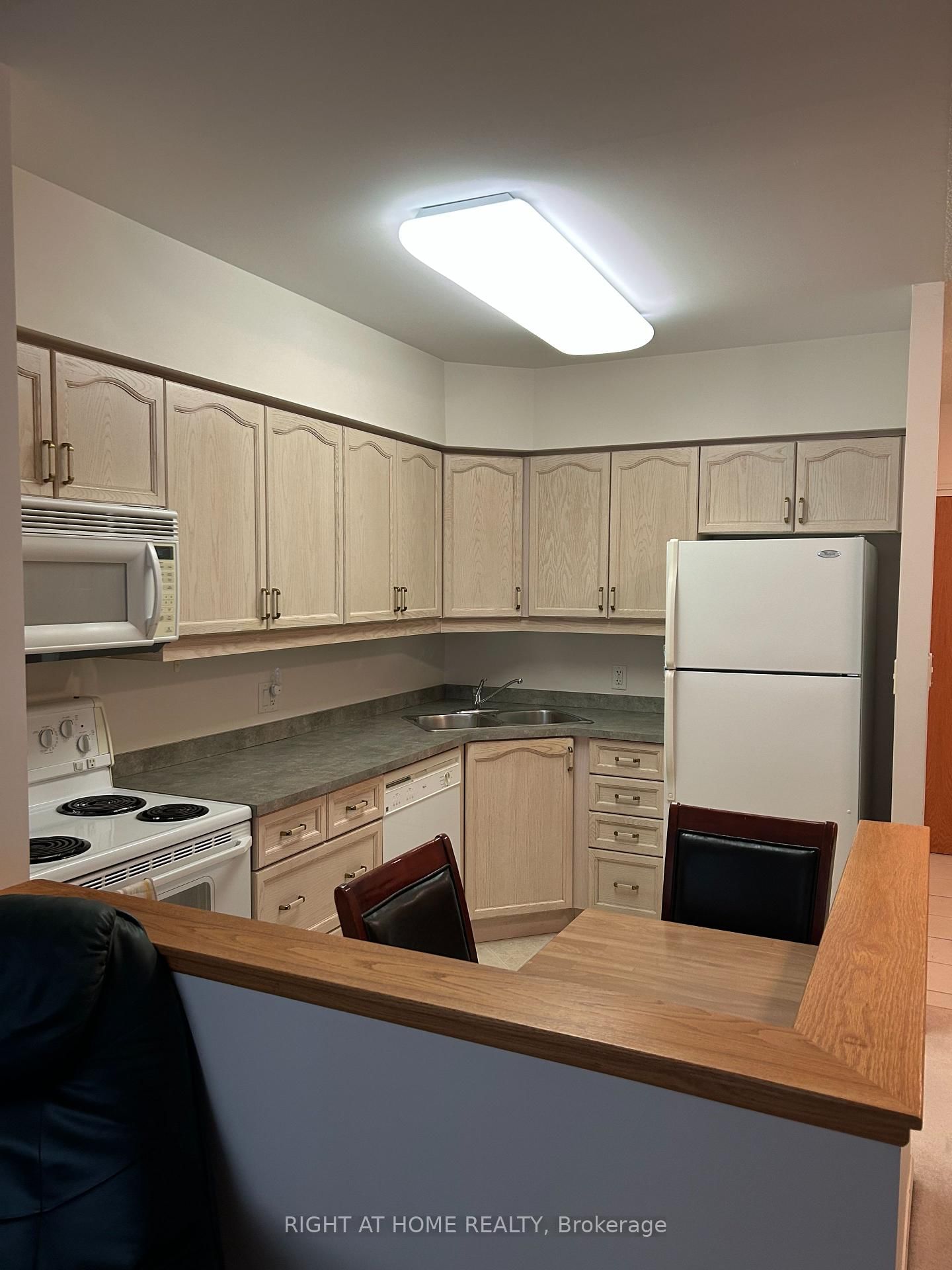 Photo 7 of Unit 303, 90 Dean Ave N, Barrie, Painswick South — HOMEH