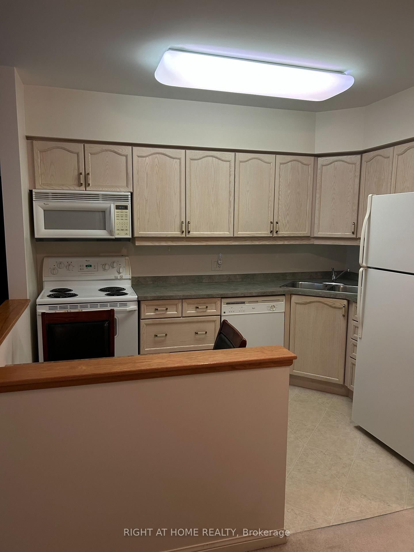 Photo 8 of Unit 303, 90 Dean Ave N, Barrie, Painswick South — HOMEH