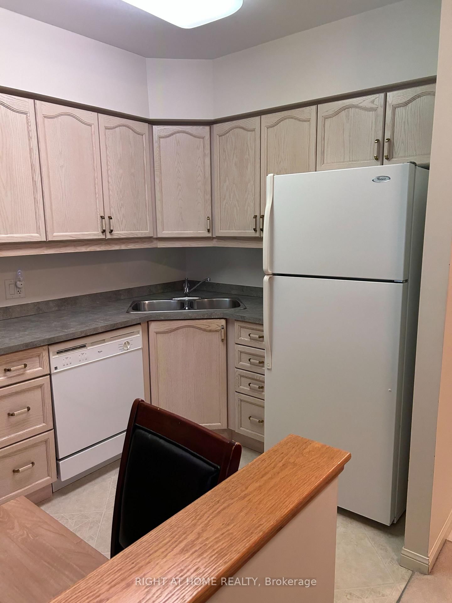 Photo 9 of Unit 303, 90 Dean Ave N, Barrie, Painswick South — HOMEH