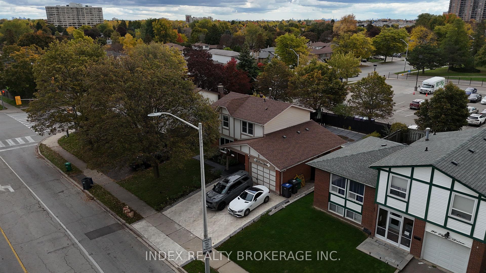 Photo 3 of 95 Elgin Drive S, Brampton, Brampton South — HOMEH