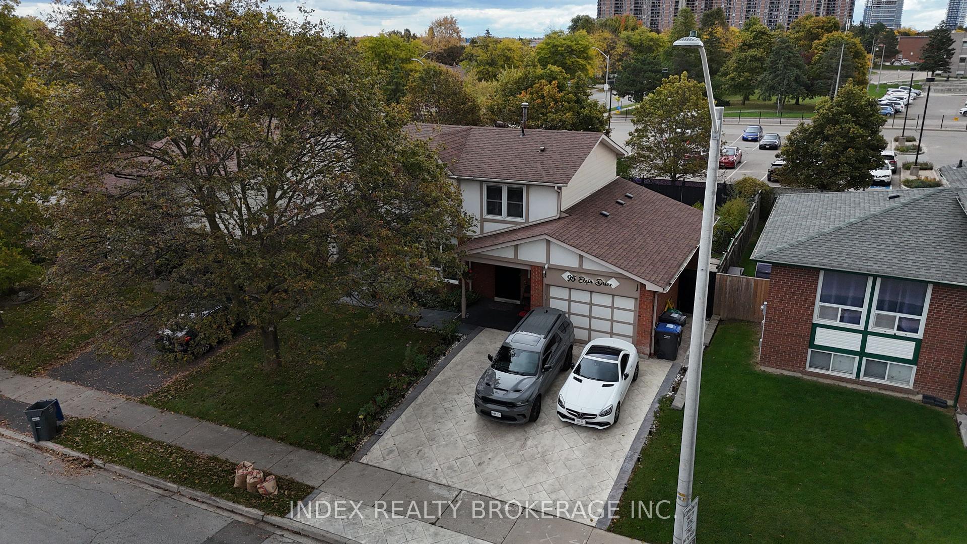 Photo 4 of 95 Elgin Drive S, Brampton, Brampton South — HOMEH