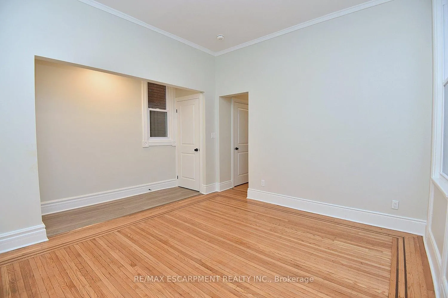 Photo 5 of 66 Erie Avenue, Hamilton, Stinson — HOMEH