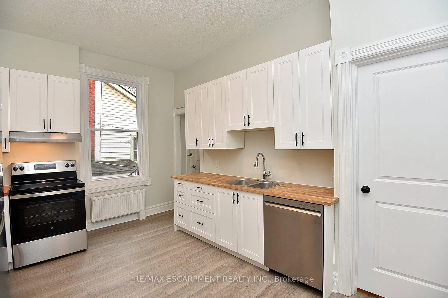 Photo 10 of 66 Erie Avenue, Hamilton, Stinson — HOMEH