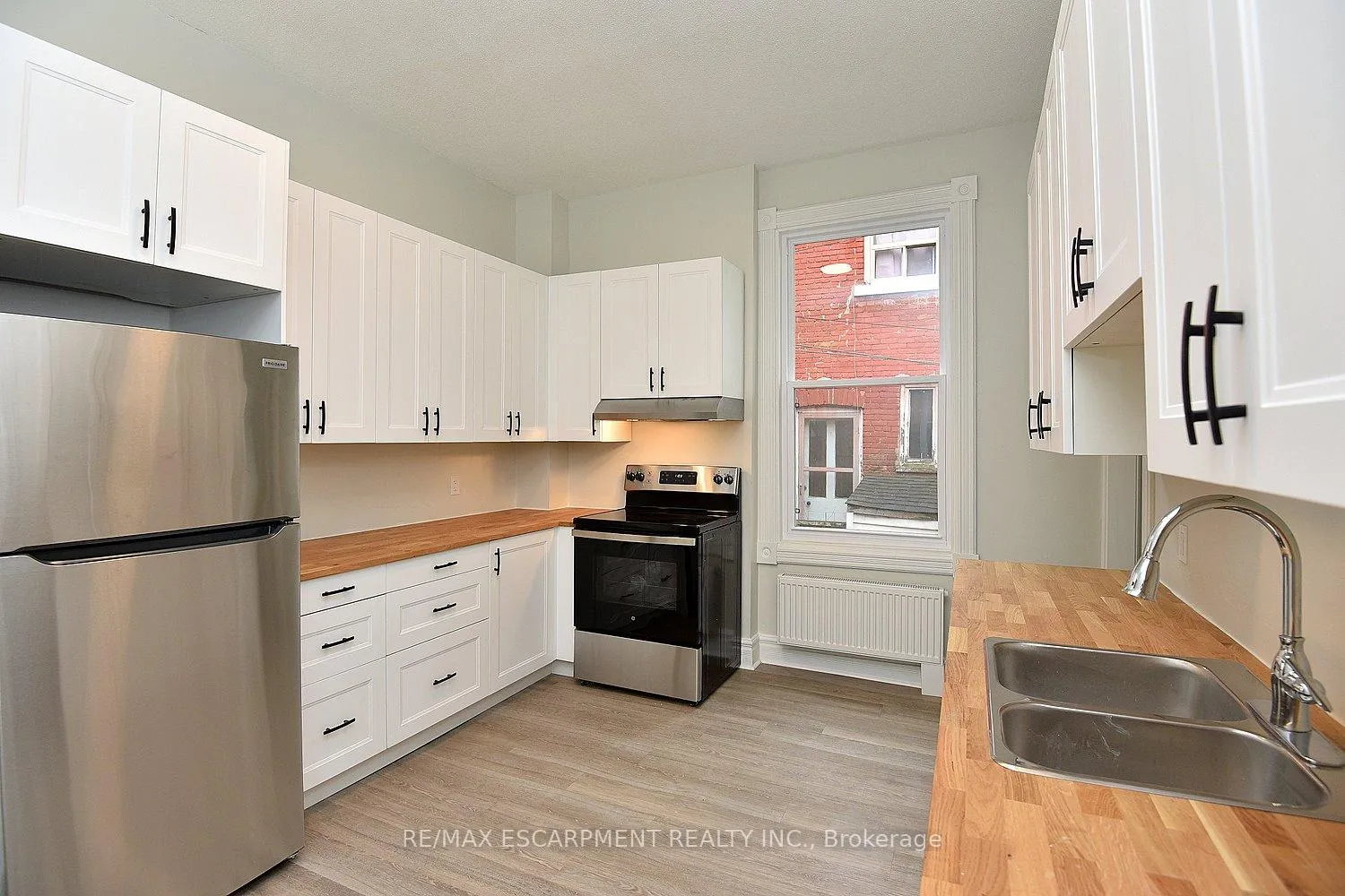 Photo 11 of 66 Erie Avenue, Hamilton, Stinson — HOMEH