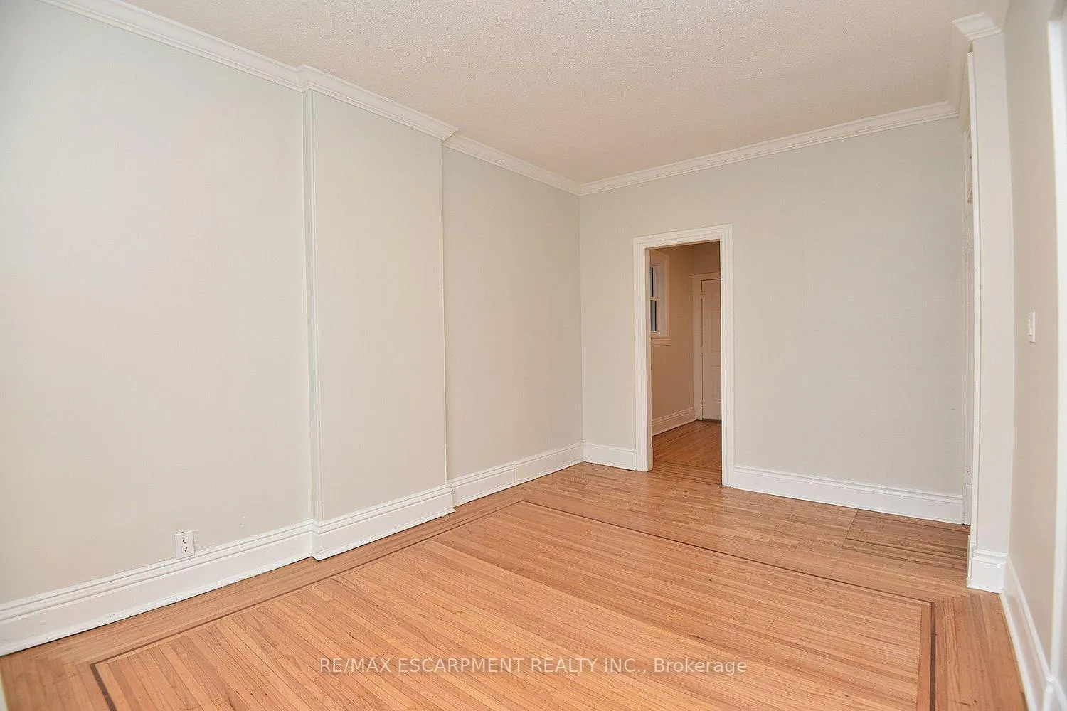 Photo 23 of 66 Erie Avenue, Hamilton, Stinson — HOMEH