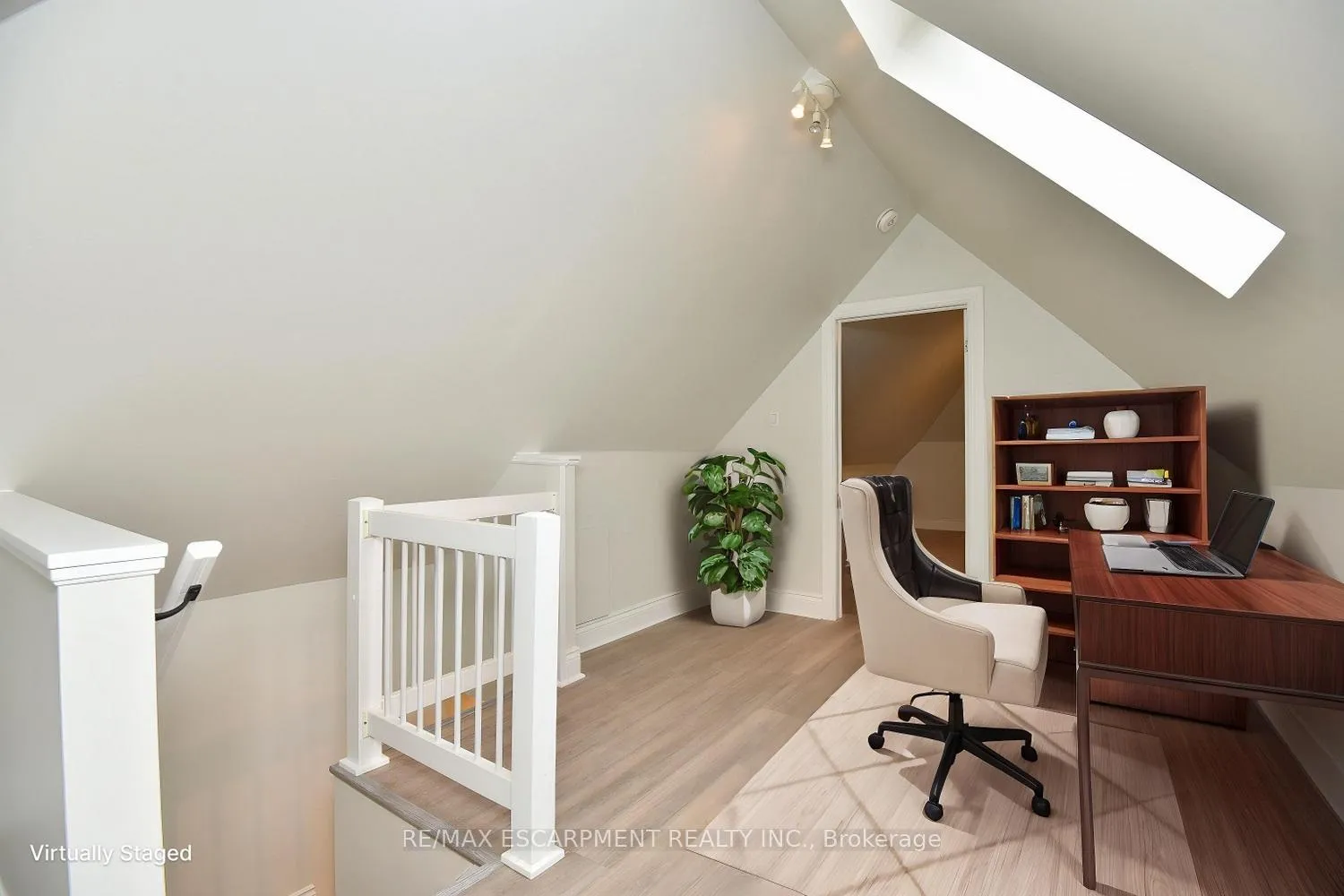 Photo 34 of 66 Erie Avenue, Hamilton, Stinson — HOMEH